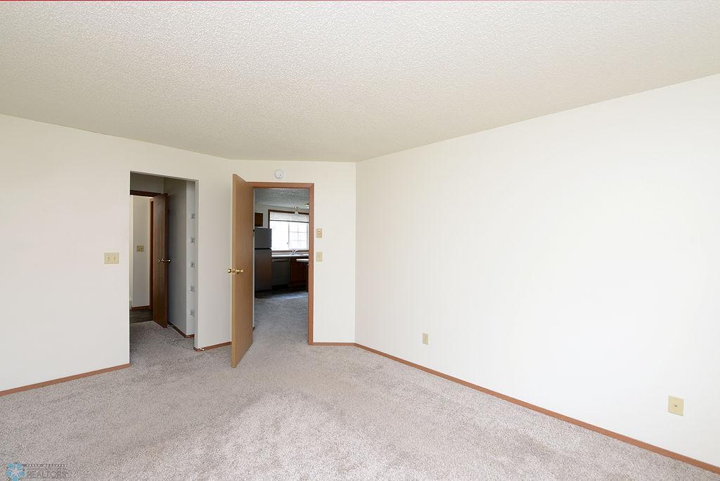 1995 twin home for sale at 3532 32nd Street S in Fargo, ND — 3 bed, 2 bath (photo 11 of 25)