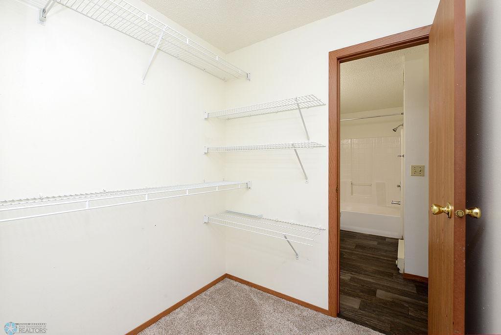 1995 twin home for sale at 3532 32nd Street S in Fargo, ND — 3 bed, 2 bath (photo 12 of 25)