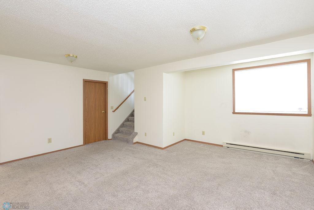 1995 twin home for sale at 3532 32nd Street S in Fargo, ND — 3 bed, 2 bath (photo 16 of 25)