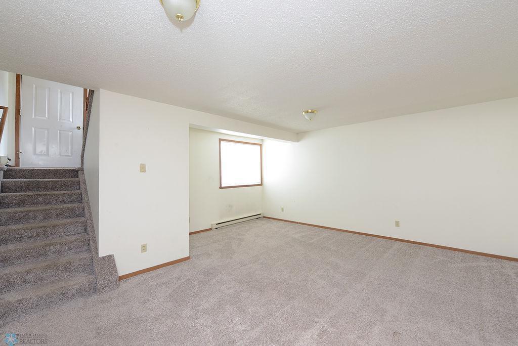 1995 twin home for sale at 3532 32nd Street S in Fargo, ND — 3 bed, 2 bath (photo 17 of 25)