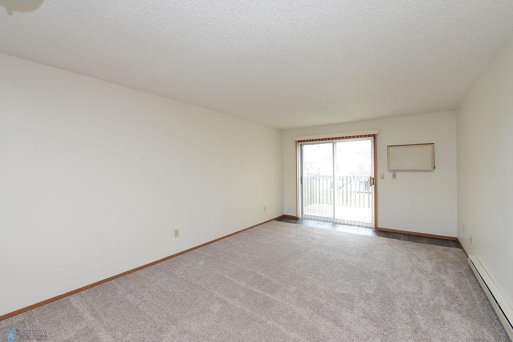 1995 twin home for sale at 3532 32nd Street S in Fargo, ND — 3 bed, 2 bath (photo 3 of 25)