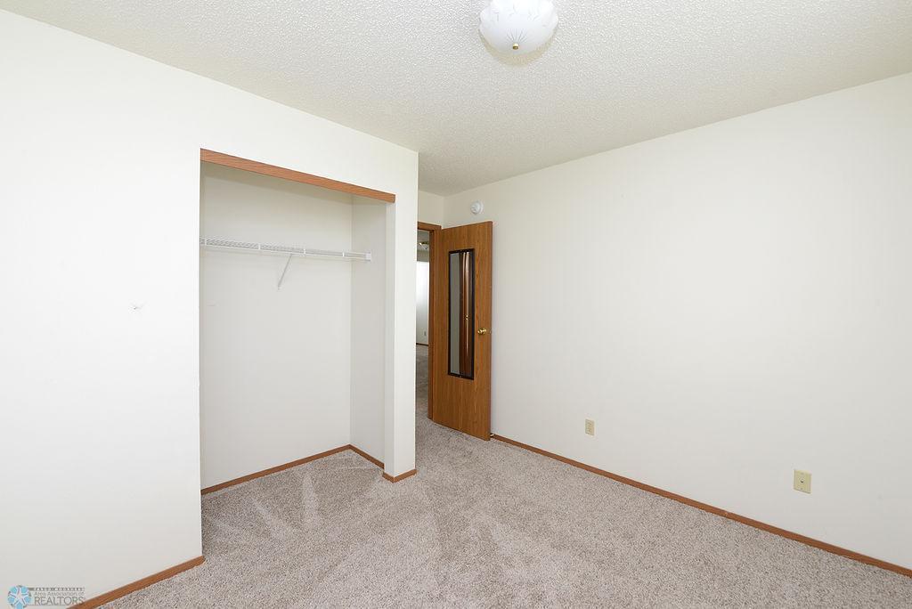 1995 twin home for sale at 3532 32nd Street S in Fargo, ND — 3 bed, 2 bath (photo 22 of 25)