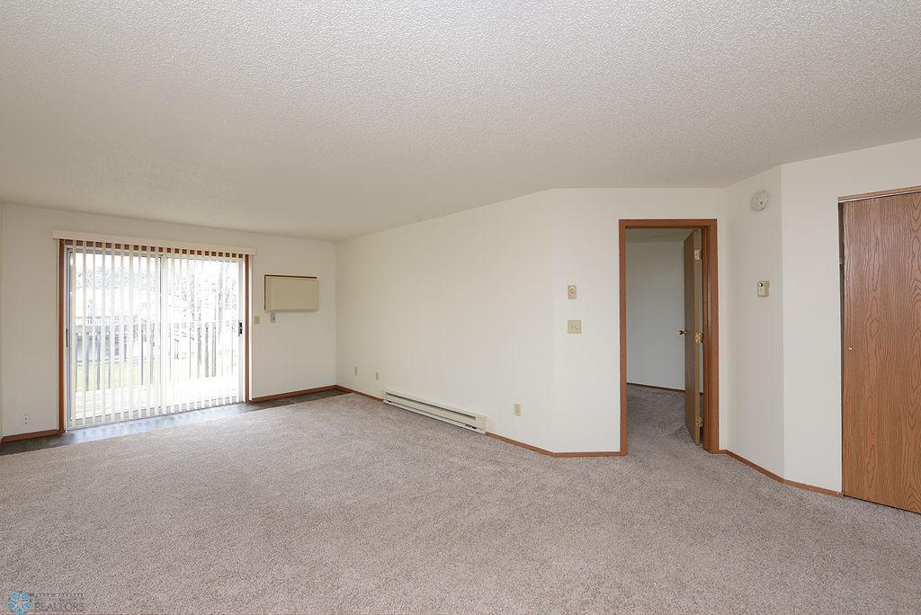 1995 twin home for sale at 3532 32nd Street S in Fargo, ND — 3 bed, 2 bath (photo 4 of 25)