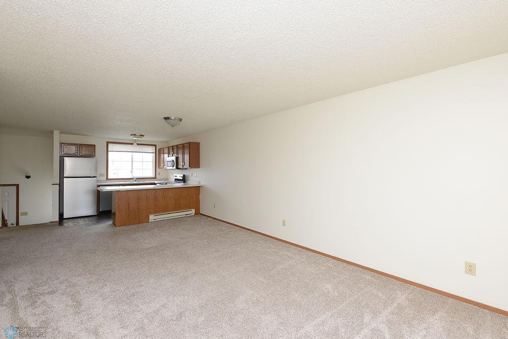 1995 twin home for sale at 3532 32nd Street S in Fargo, ND — 3 bed, 2 bath (photo 5 of 25)