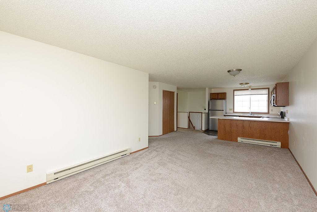 1995 twin home for sale at 3532 32nd Street S in Fargo, ND — 3 bed, 2 bath (photo 6 of 25)