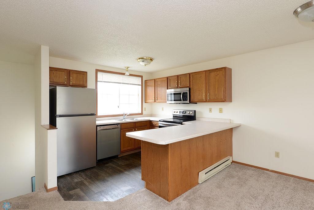 1995 twin home for sale at 3532 32nd Street S in Fargo, ND — 3 bed, 2 bath (photo 8 of 25)