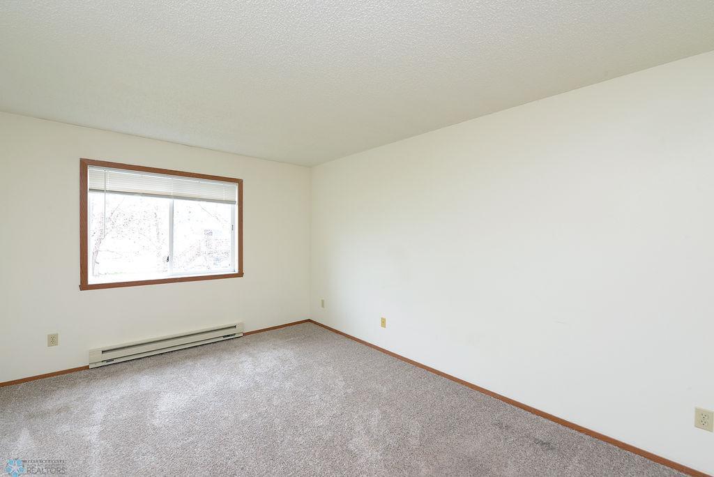 1995 twin home for sale at 3532 32nd Street S in Fargo, ND — 3 bed, 2 bath (photo 10 of 25)