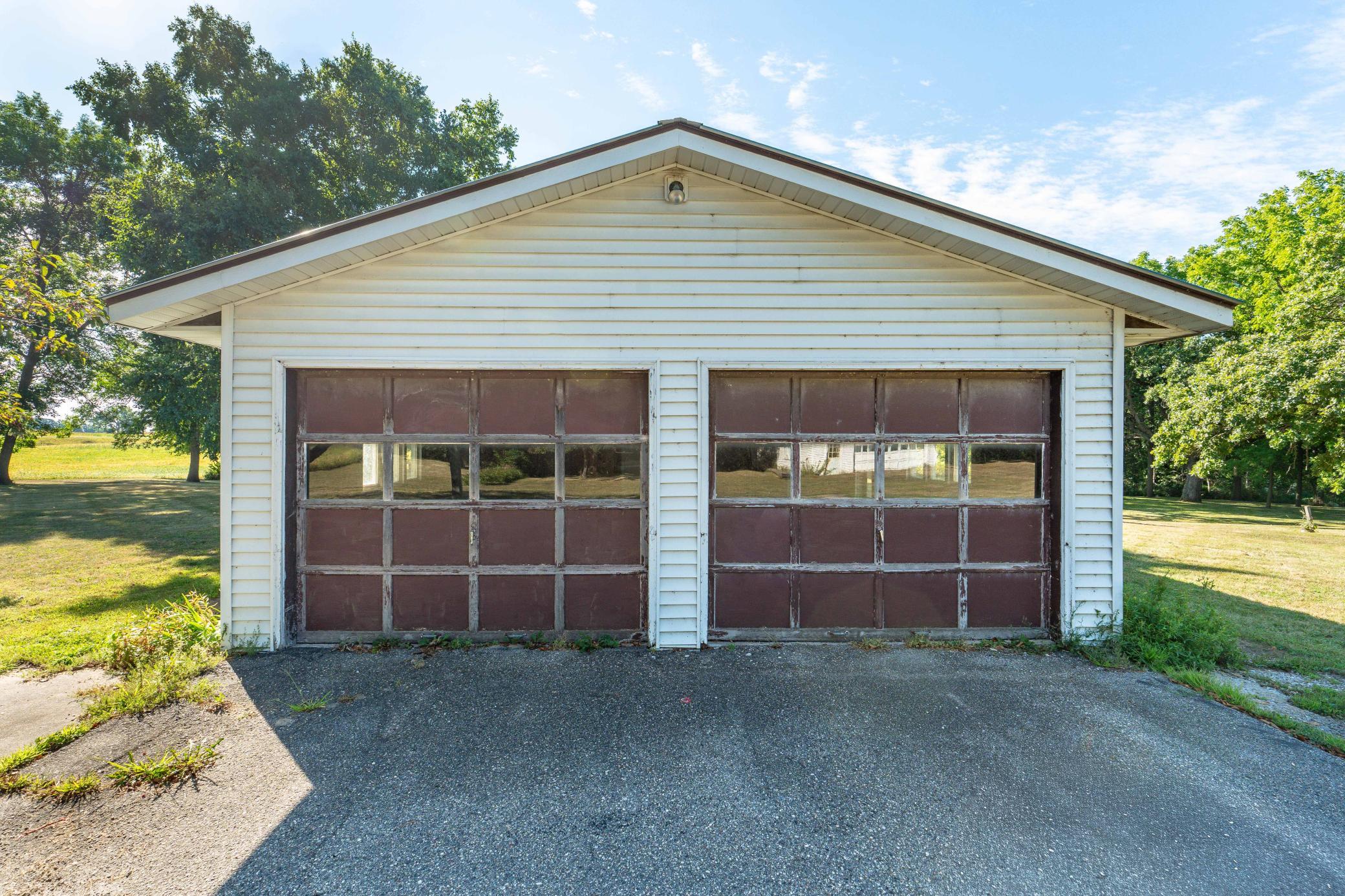 1972 single family home for sale at 13890 County Road 1 NW in Evansville, MN — 3 bed, 2 bath (photo 9 of 61)