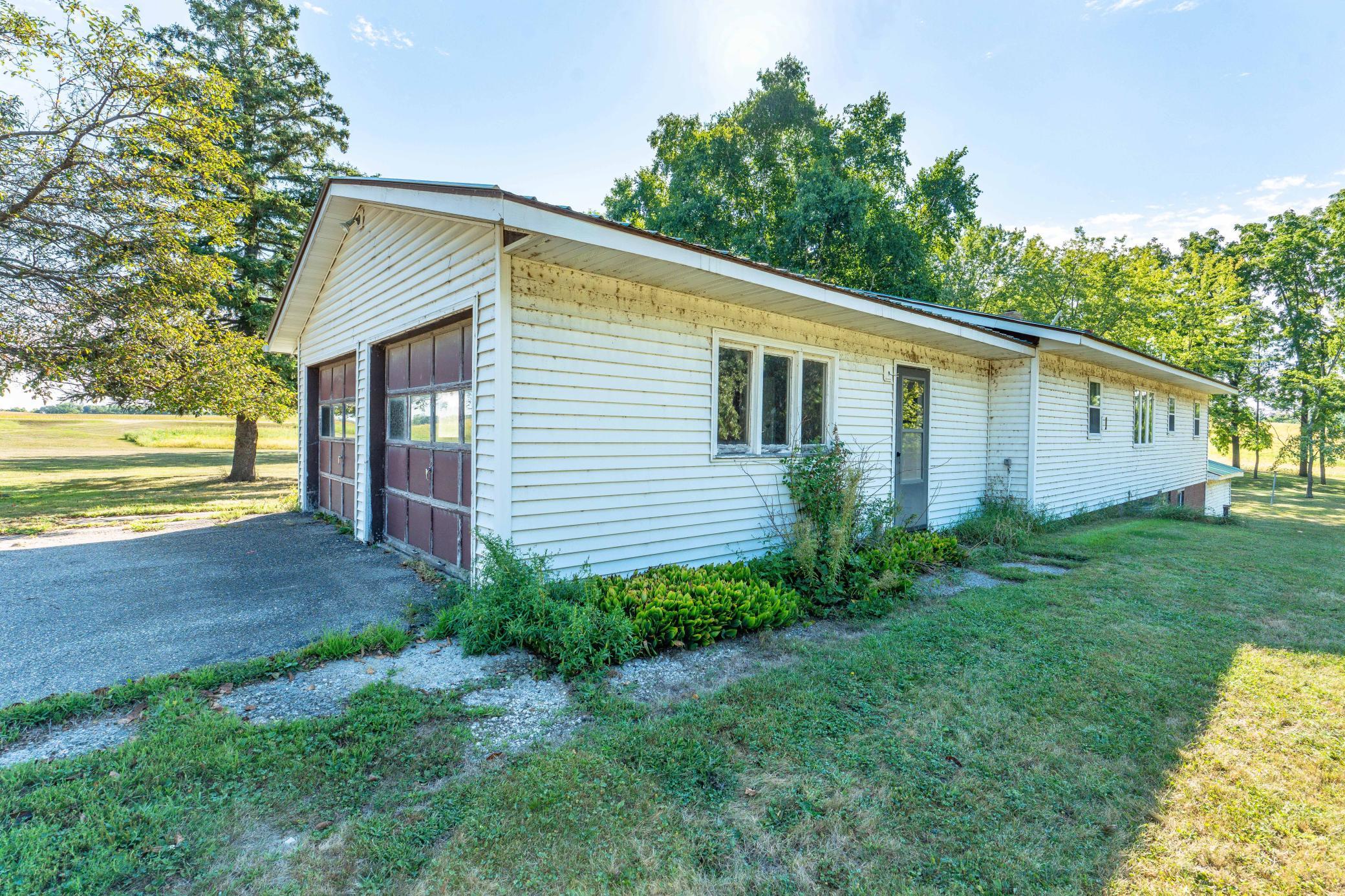 1972 single family home for sale at 13890 County Road 1 NW in Evansville, MN — 3 bed, 2 bath (photo 10 of 61)