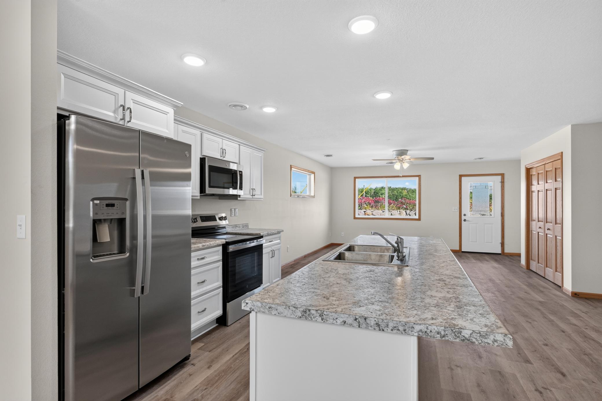 2025 townhouse for sale at 1501 Nokomis Street in Alexandria, MN — 2 bed, 2 bath (photo 11 of 29)