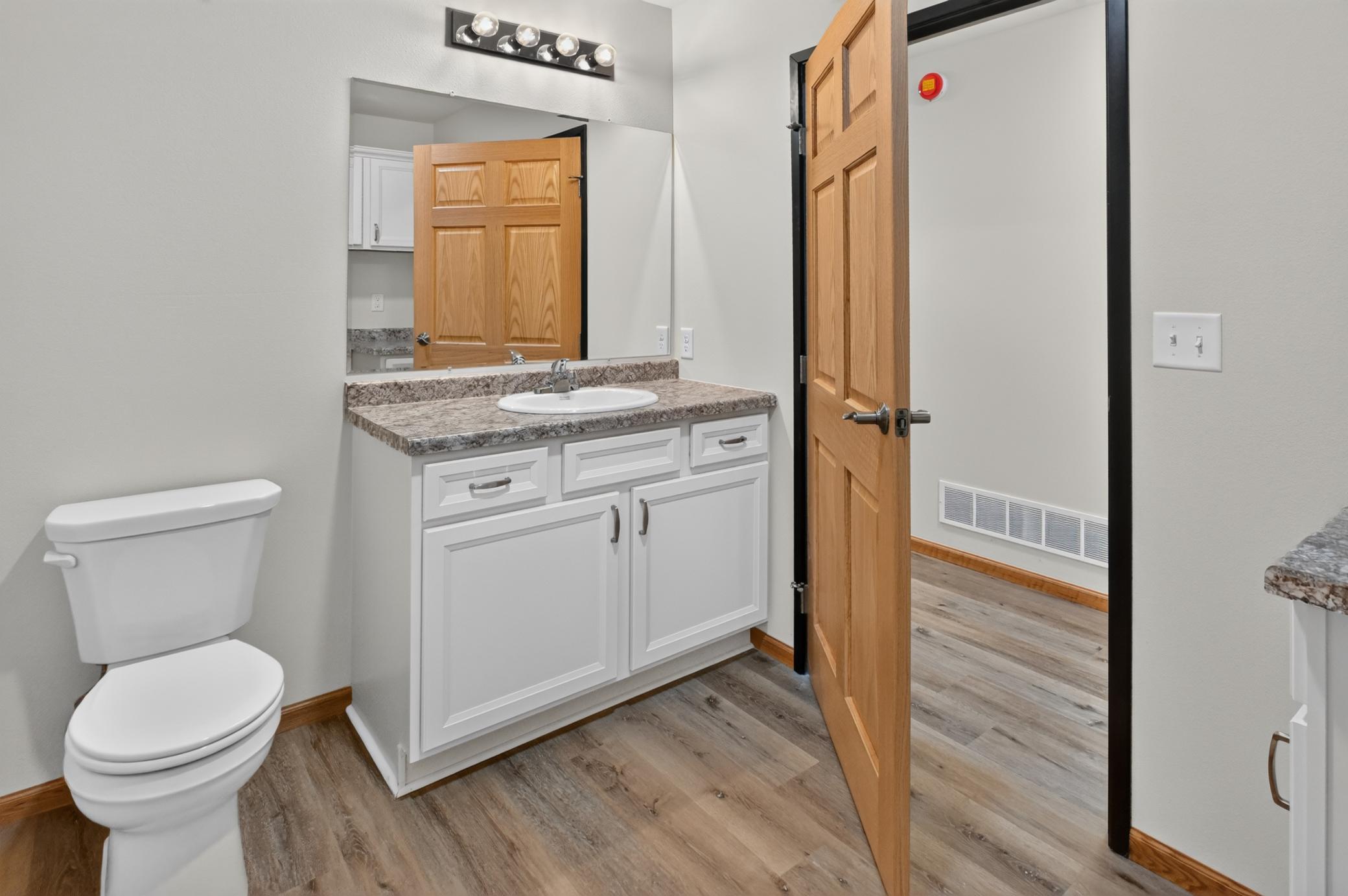 2025 townhouse for sale at 1501 Nokomis Street in Alexandria, MN — 2 bed, 2 bath (photo 19 of 29)