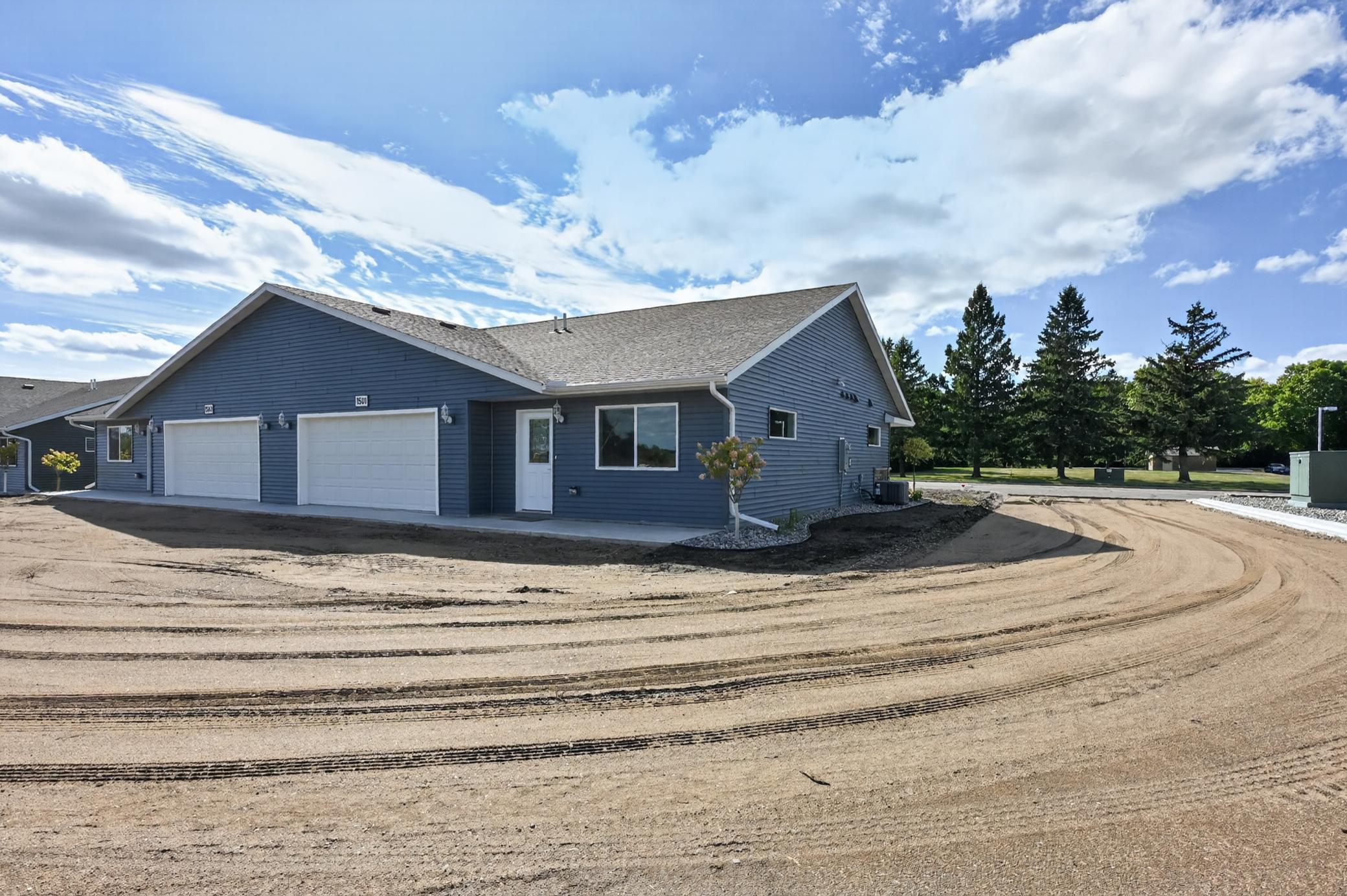 2025 townhouse for sale at 1501 Nokomis Street in Alexandria, MN — 2 bed, 2 bath (photo 4 of 29)