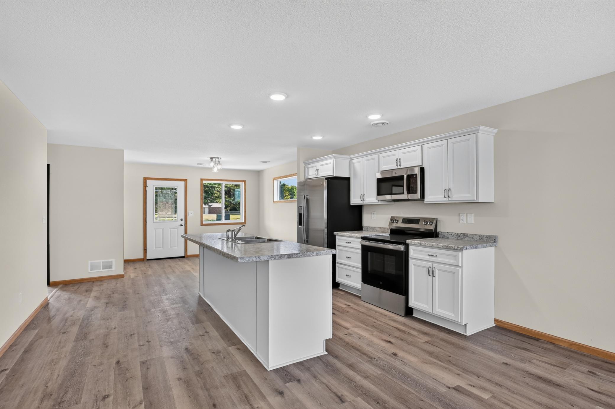 2025 townhouse for sale at 1501 Nokomis Street in Alexandria, MN — 2 bed, 2 bath (photo 9 of 29)