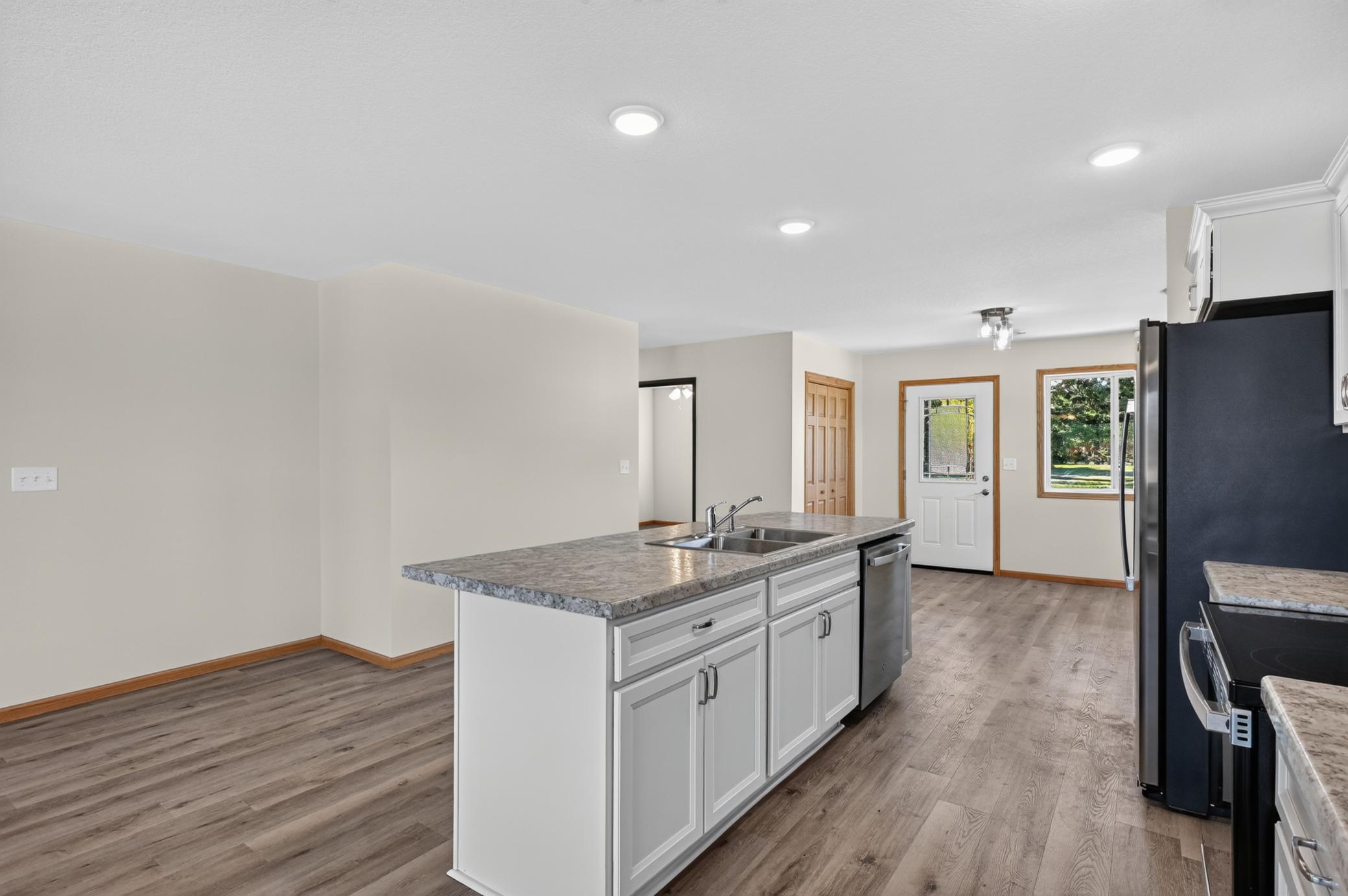 2025 townhouse for sale at 1501 Nokomis Street in Alexandria, MN — 2 bed, 2 bath (photo 10 of 29)