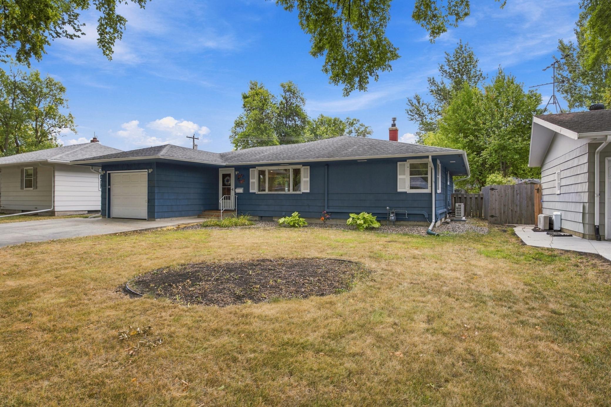 1957 single family home for sale at 222 26TH Avenue N in Fargo, ND — 3 bed, 2 bath (photo 2 of 28)