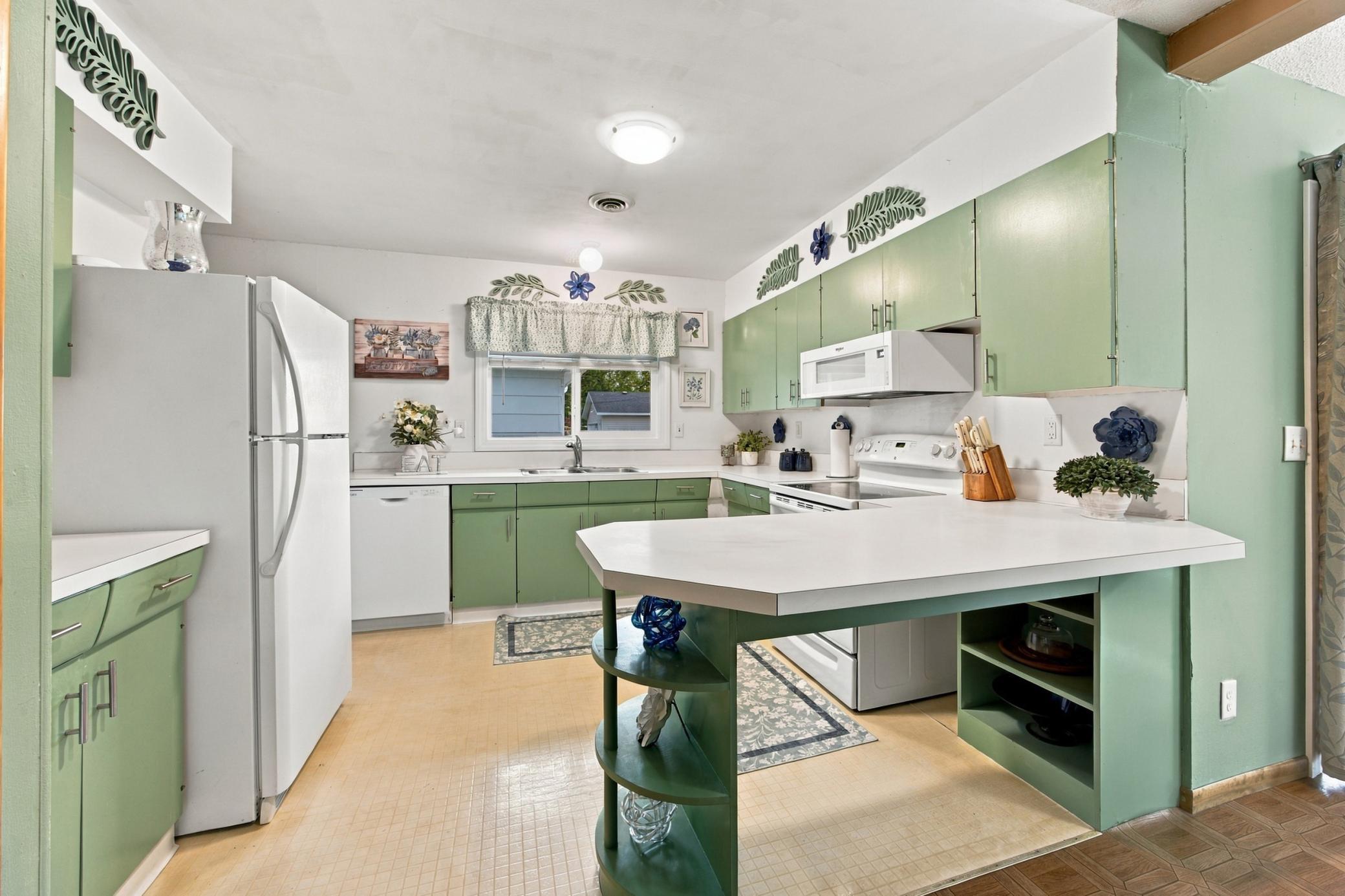 1957 single family home for sale at 222 26TH Avenue N in Fargo, ND — 3 bed, 2 bath (photo 7 of 28)