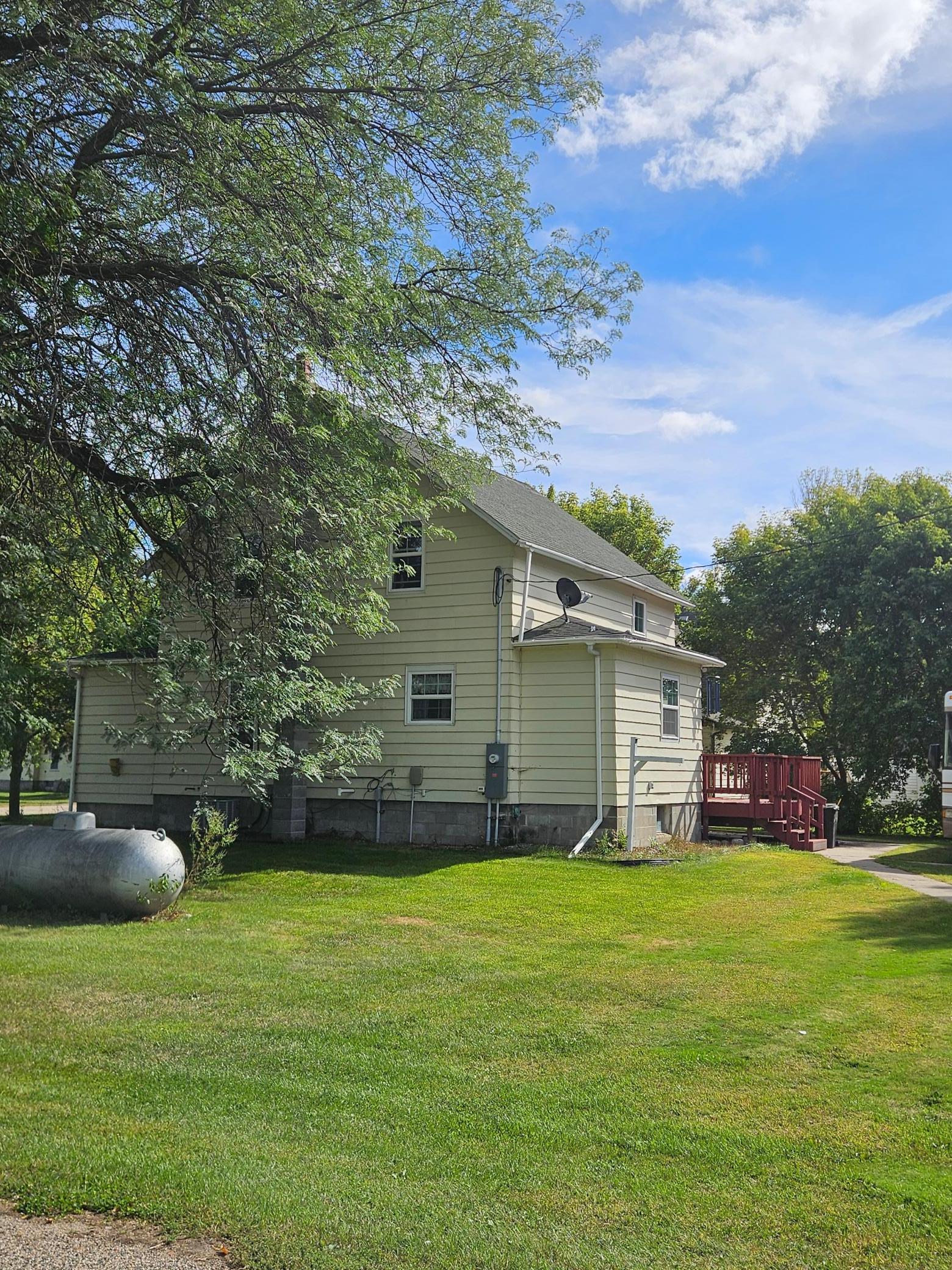 1910 single family home for sale at 400 S 3rd Street in Fairmount, ND — 3 bed, 2 bath (photo 2 of 16)