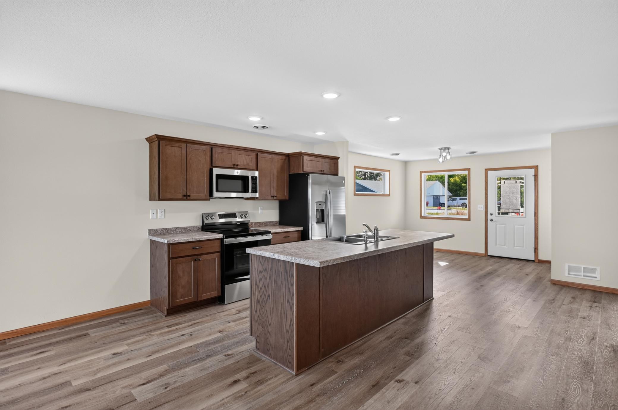2025 townhouse for sale at 1509 Nokomis Street in Alexandria, MN — 2 bed, 2 bath (photo 5 of 17)