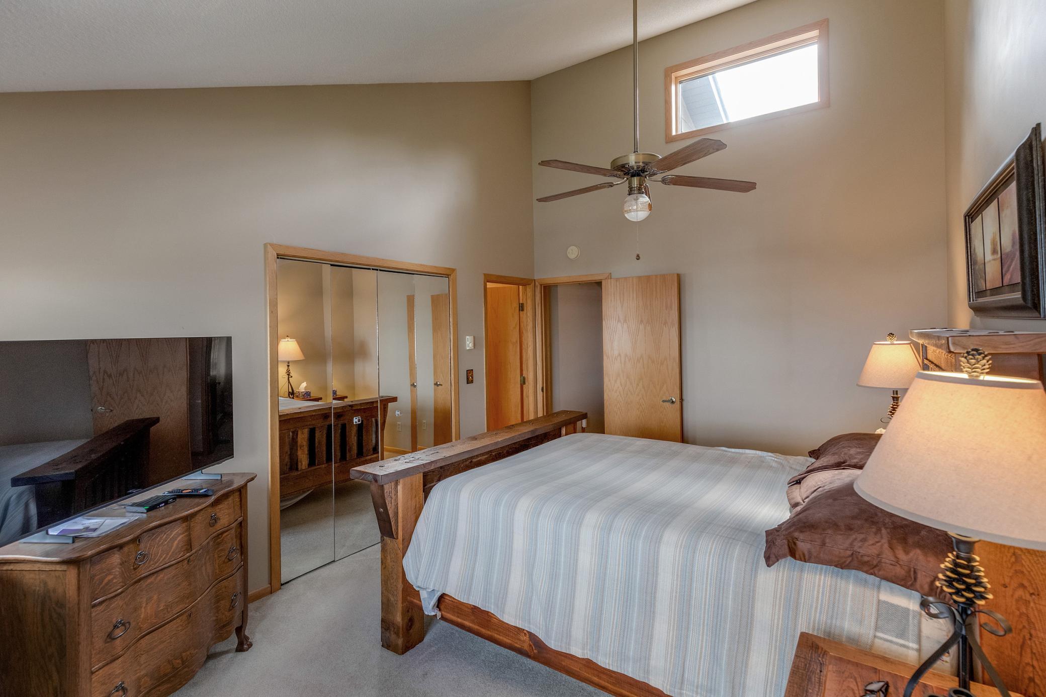 1988 townhouse for sale at 936 Railroad Avenue W in Walker, MN — 2 bed, 3 bath (photo 15 of 33)