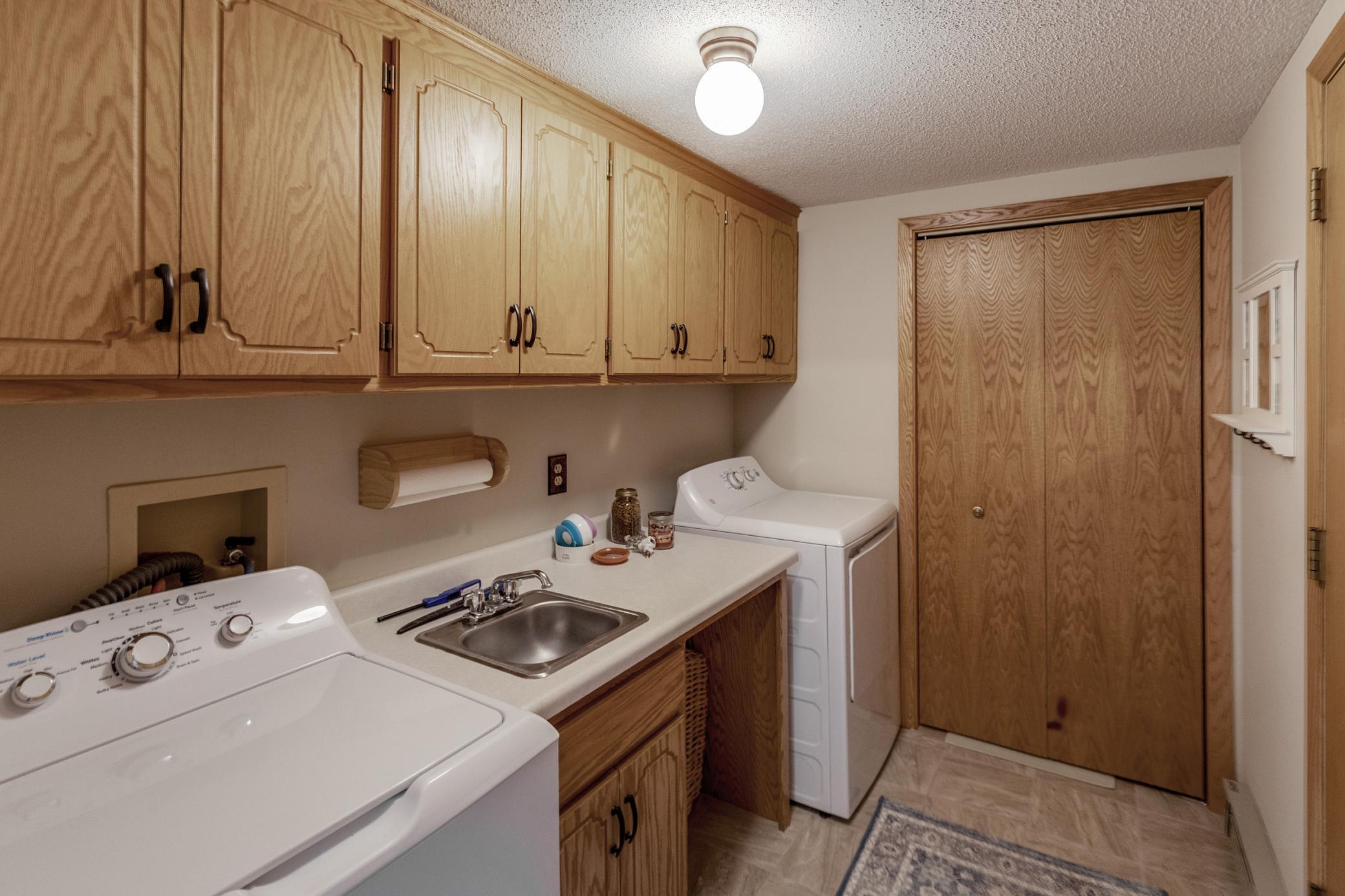 1988 townhouse for sale at 936 Railroad Avenue W in Walker, MN — 2 bed, 3 bath (photo 16 of 33)