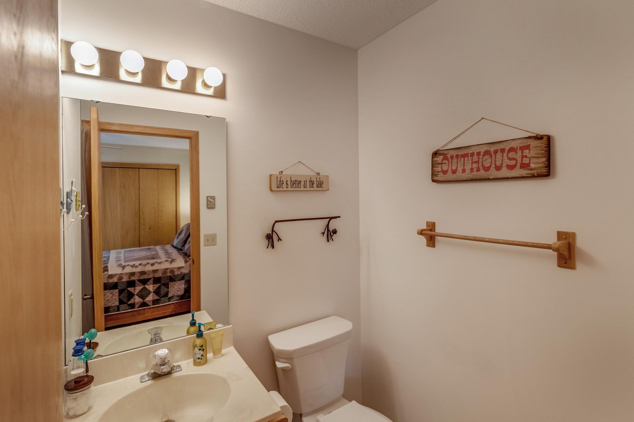 1988 townhouse for sale at 936 Railroad Avenue W in Walker, MN — 2 bed, 3 bath (photo 18 of 33)