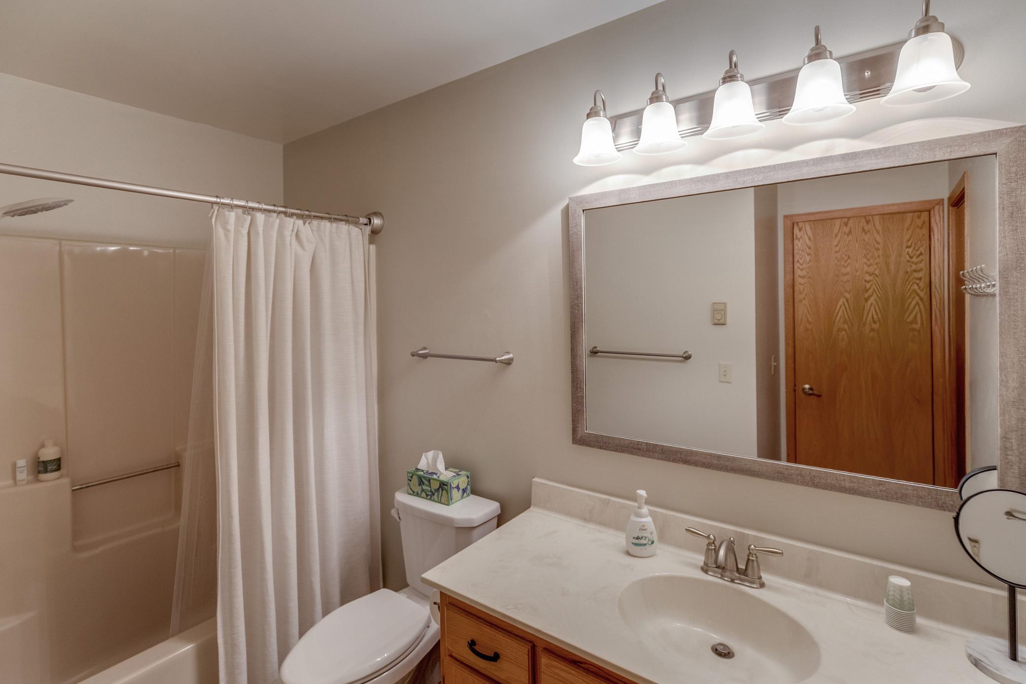 1988 townhouse for sale at 936 Railroad Avenue W in Walker, MN — 2 bed, 3 bath (photo 19 of 33)