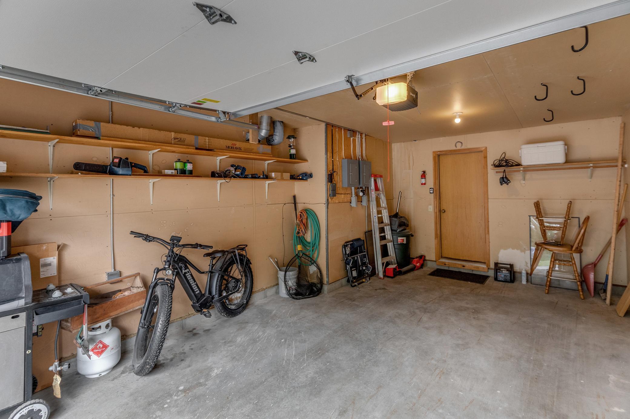 1988 townhouse for sale at 936 Railroad Avenue W in Walker, MN — 2 bed, 3 bath (photo 23 of 33)