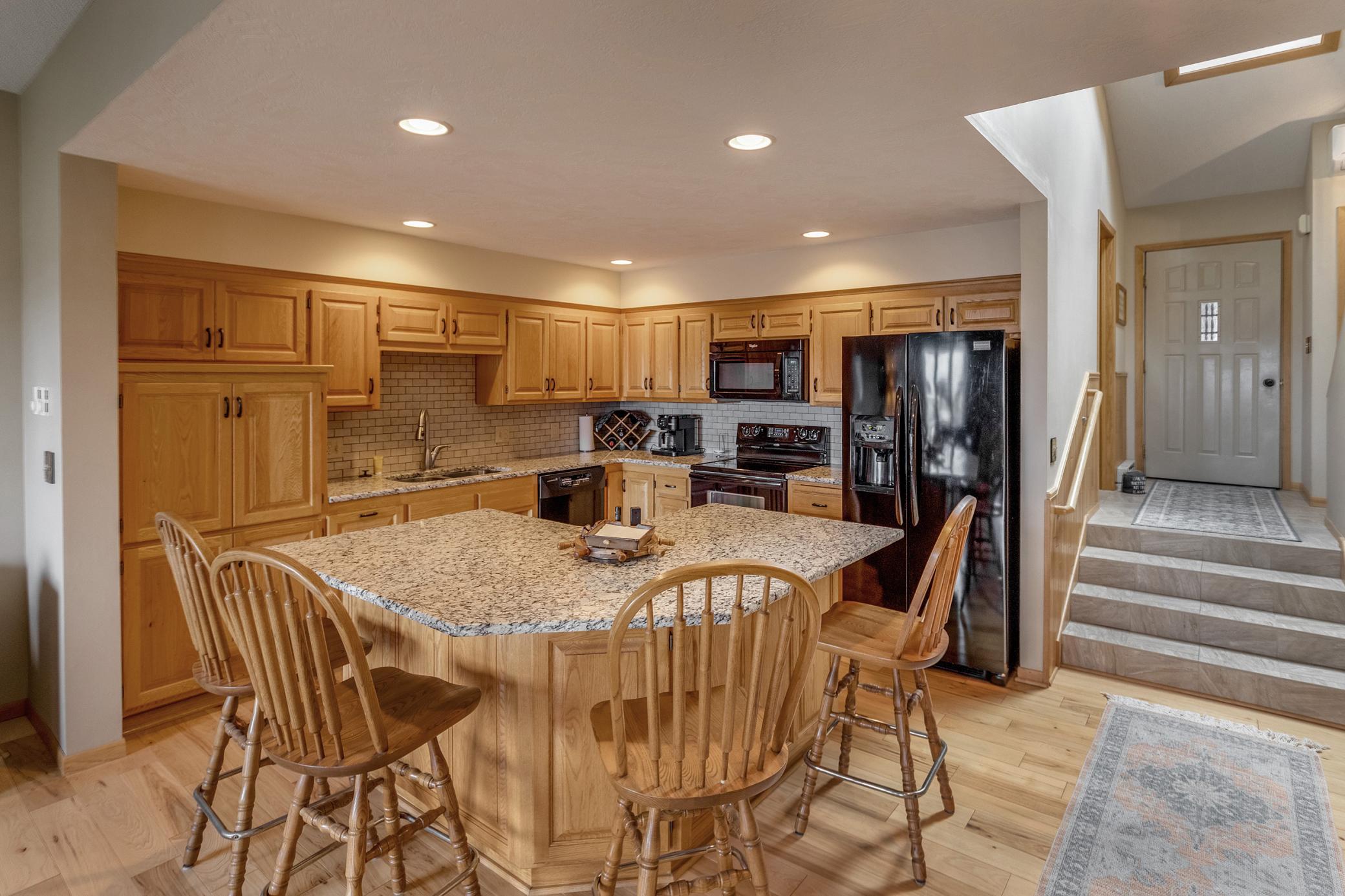 1988 townhouse for sale at 936 Railroad Avenue W in Walker, MN — 2 bed, 3 bath (photo 4 of 33)