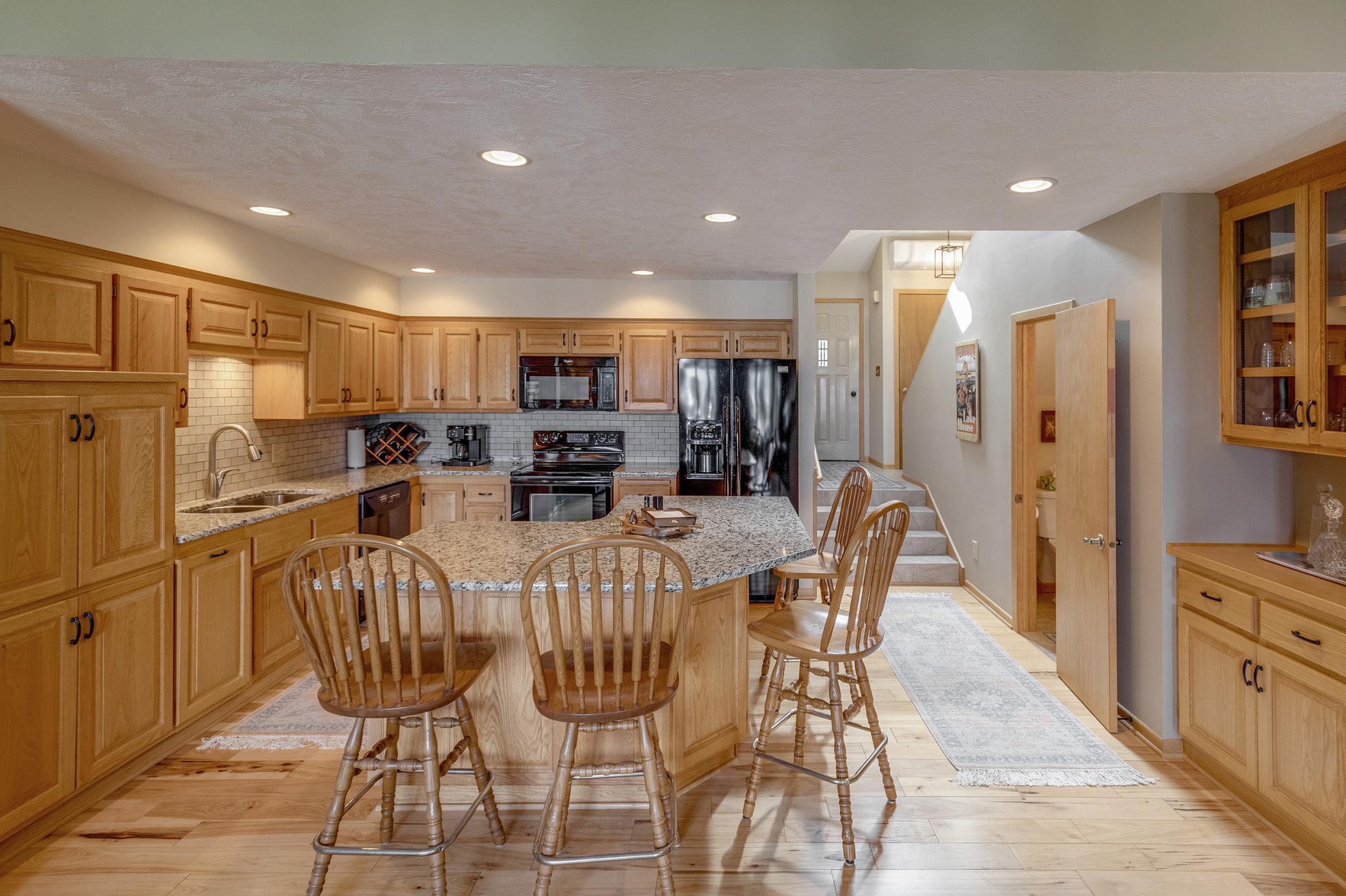 1988 townhouse for sale at 936 Railroad Avenue W in Walker, MN — 2 bed, 3 bath (photo 6 of 33)