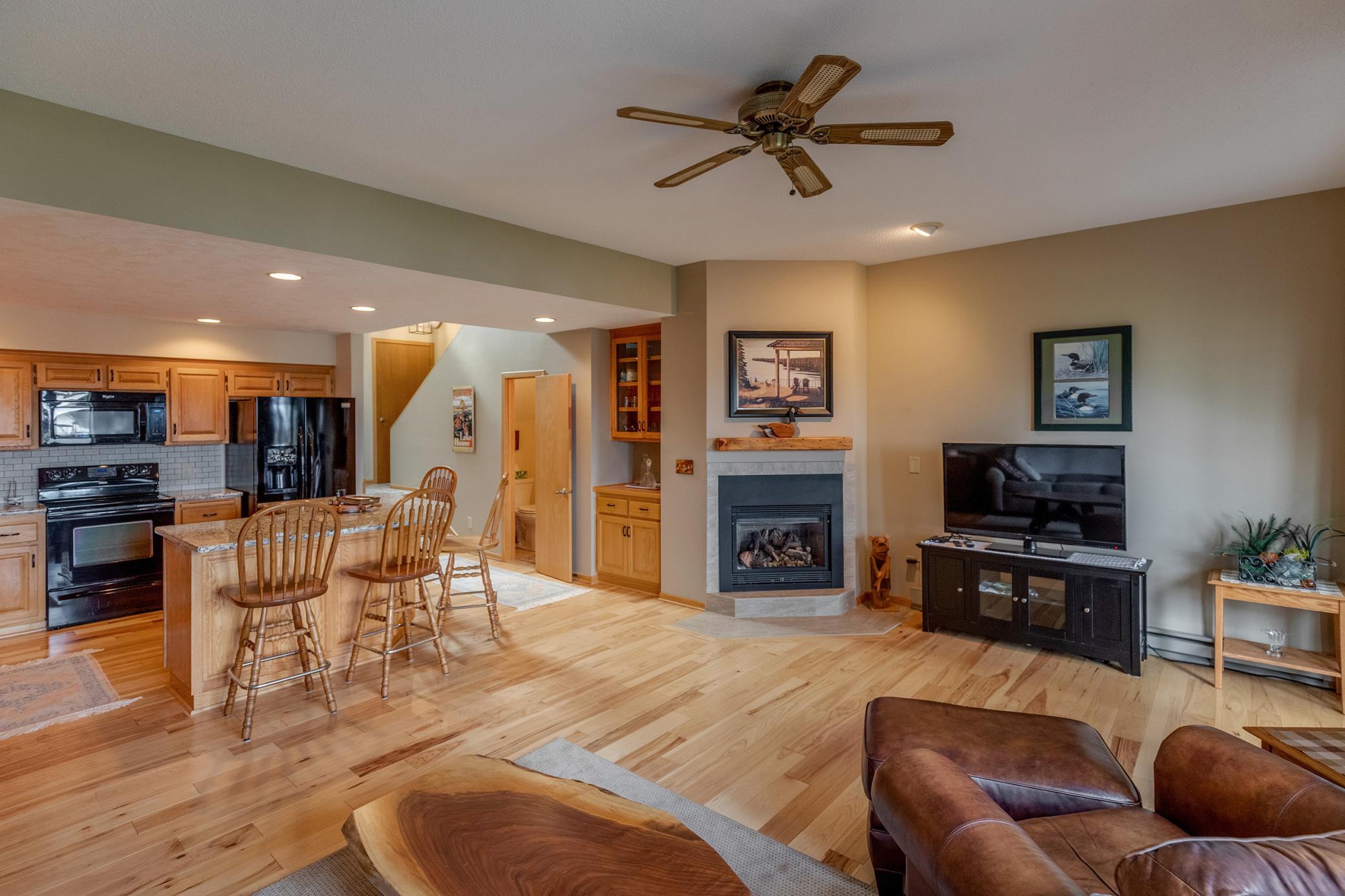 1988 townhouse for sale at 936 Railroad Avenue W in Walker, MN — 2 bed, 3 bath (photo 7 of 33)