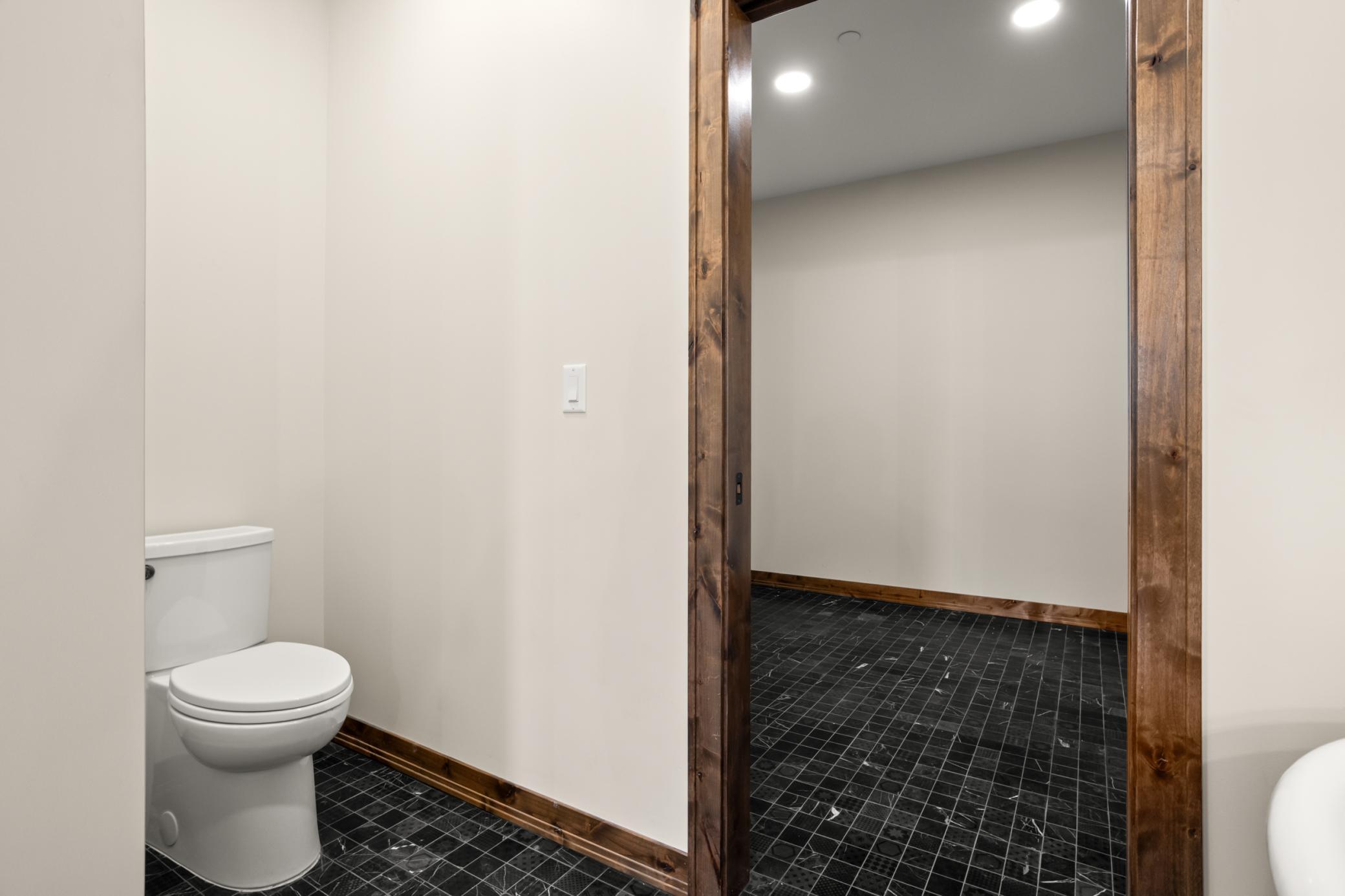 2022 condo for sale at 412 5th Street N, Unit 524 in Fargo, ND — 2 bed, 3 bath (photo 21 of 69)