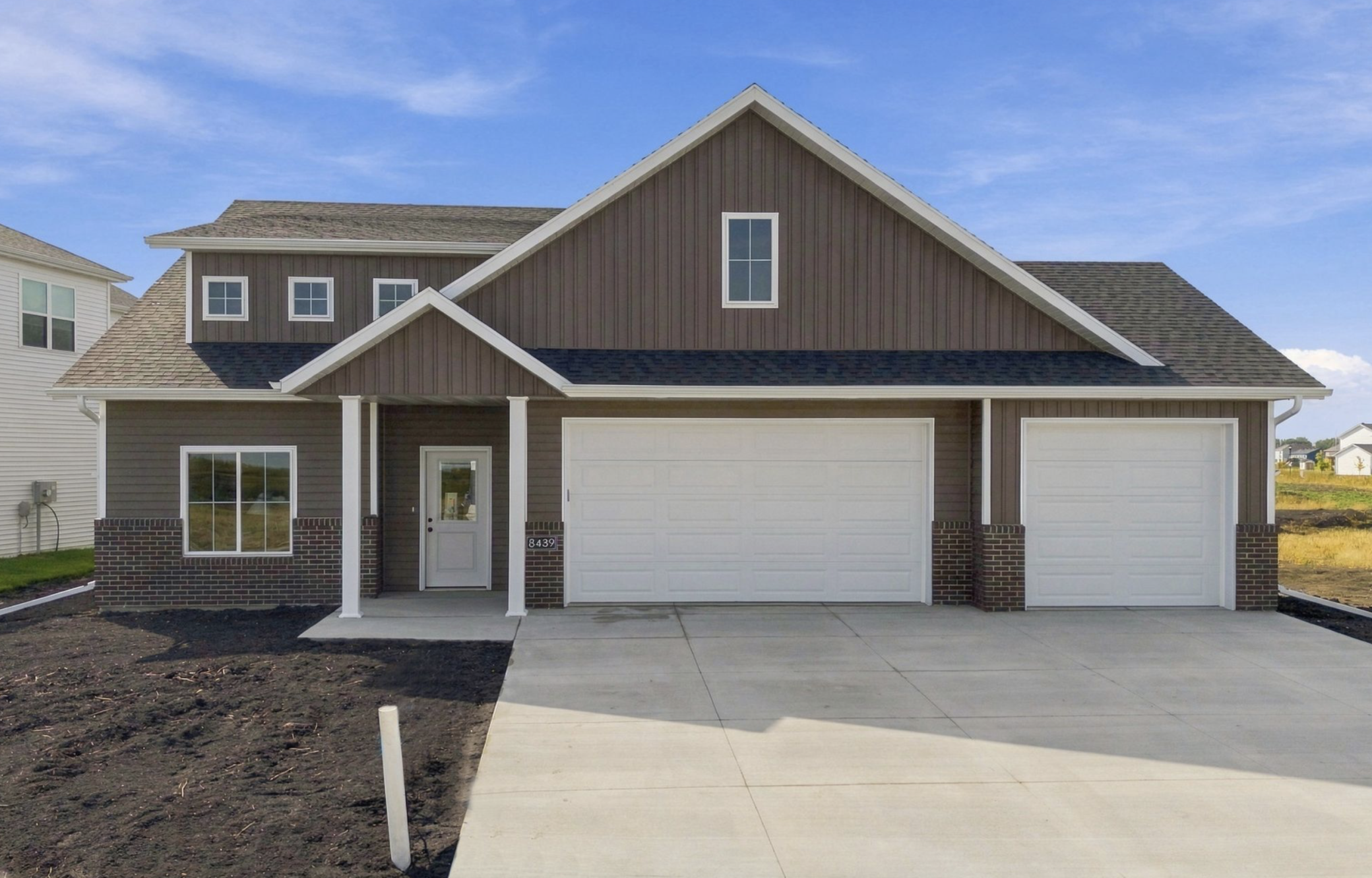 2026 single family home for sale at 8439 61st Street S in Horace, ND — 3 bed, 3 bath (photo 2 of 33)