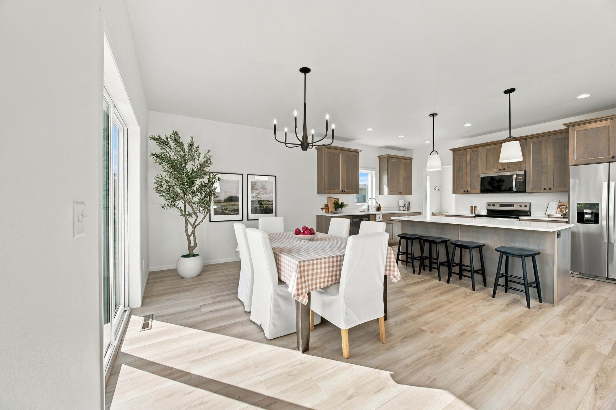 2026 single family home for sale at 979 61st Avenue W in West Fargo, ND — 3 bed, 3 bath (photo 14 of 37)