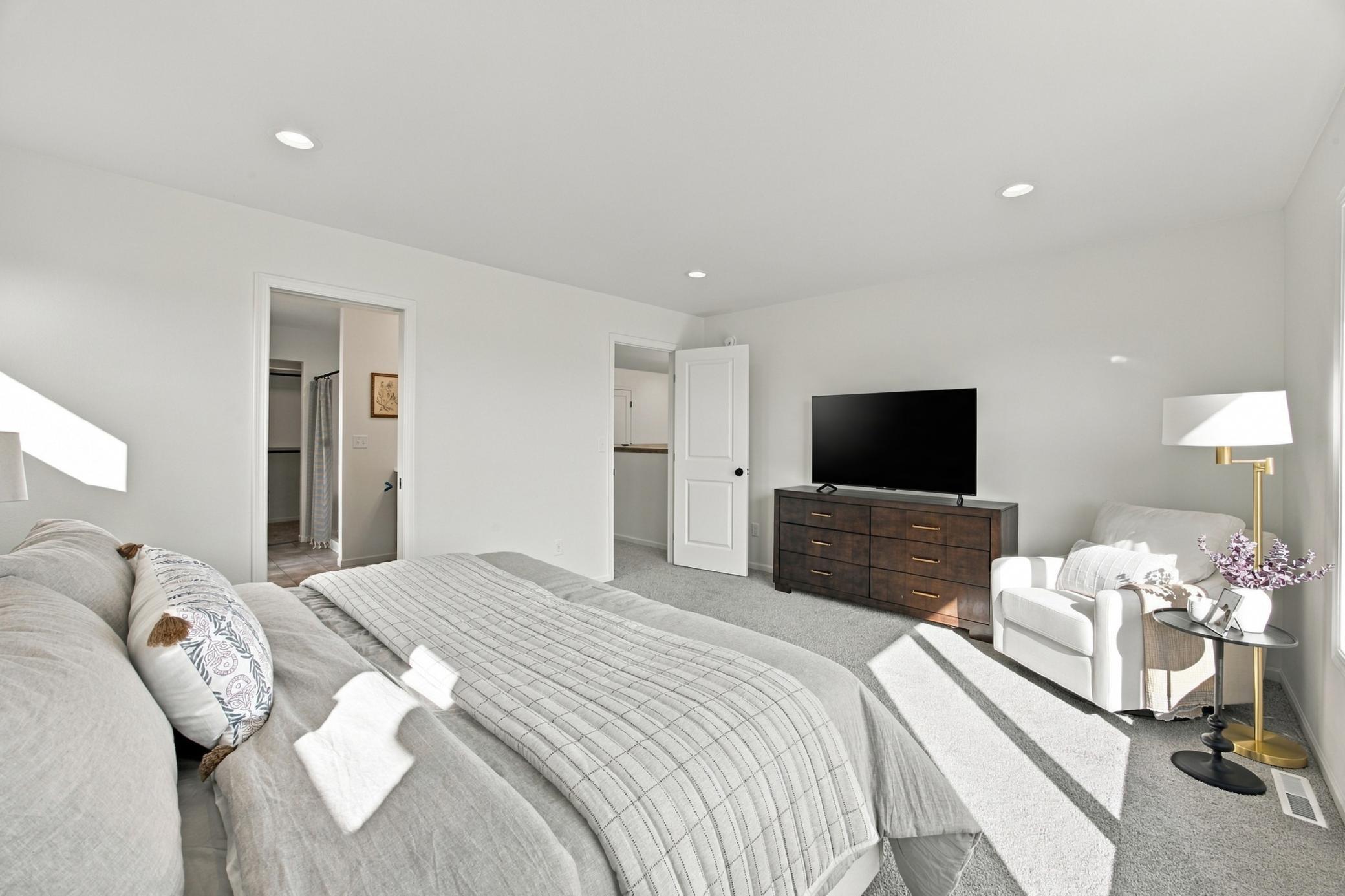 2026 single family home for sale at 979 61st Avenue W in West Fargo, ND — 3 bed, 3 bath (photo 19 of 37)
