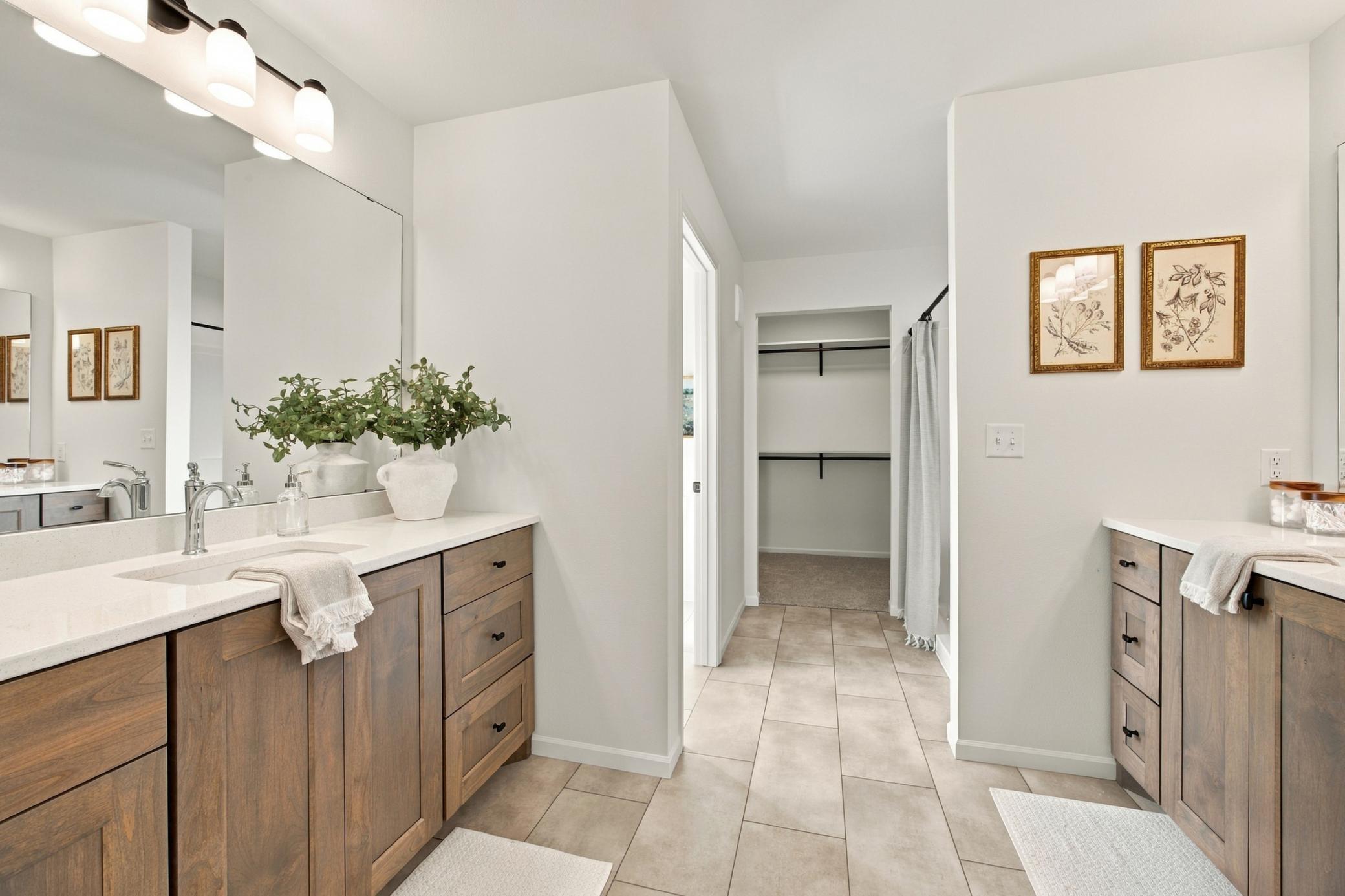 2026 single family home for sale at 979 61st Avenue W in West Fargo, ND — 3 bed, 3 bath (photo 20 of 37)