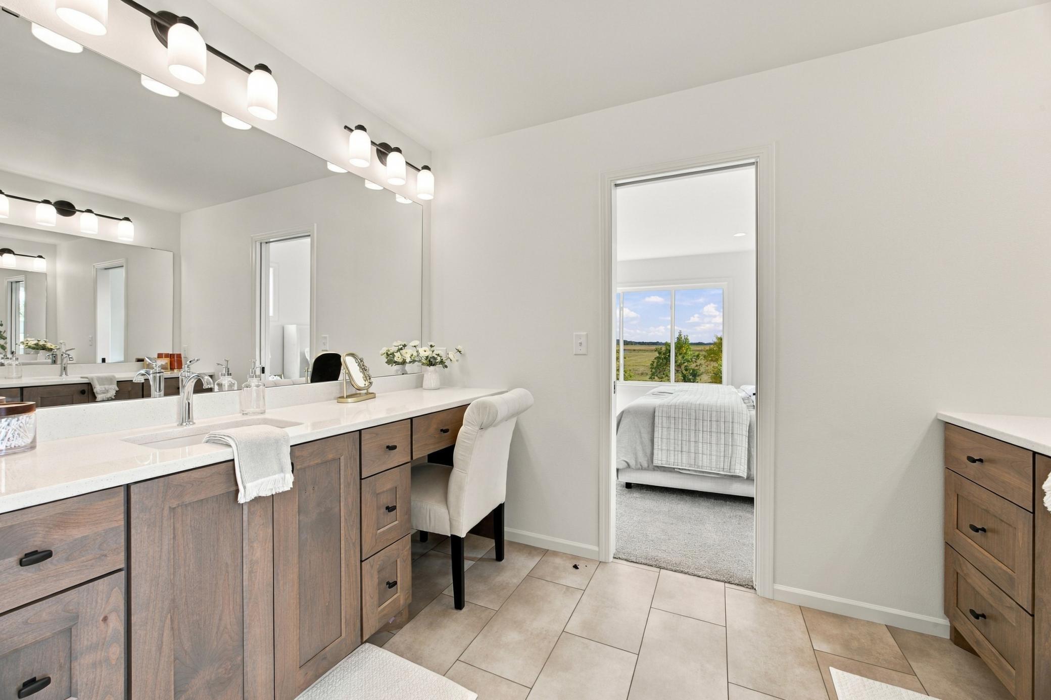 2026 single family home for sale at 979 61st Avenue W in West Fargo, ND — 3 bed, 3 bath (photo 21 of 37)