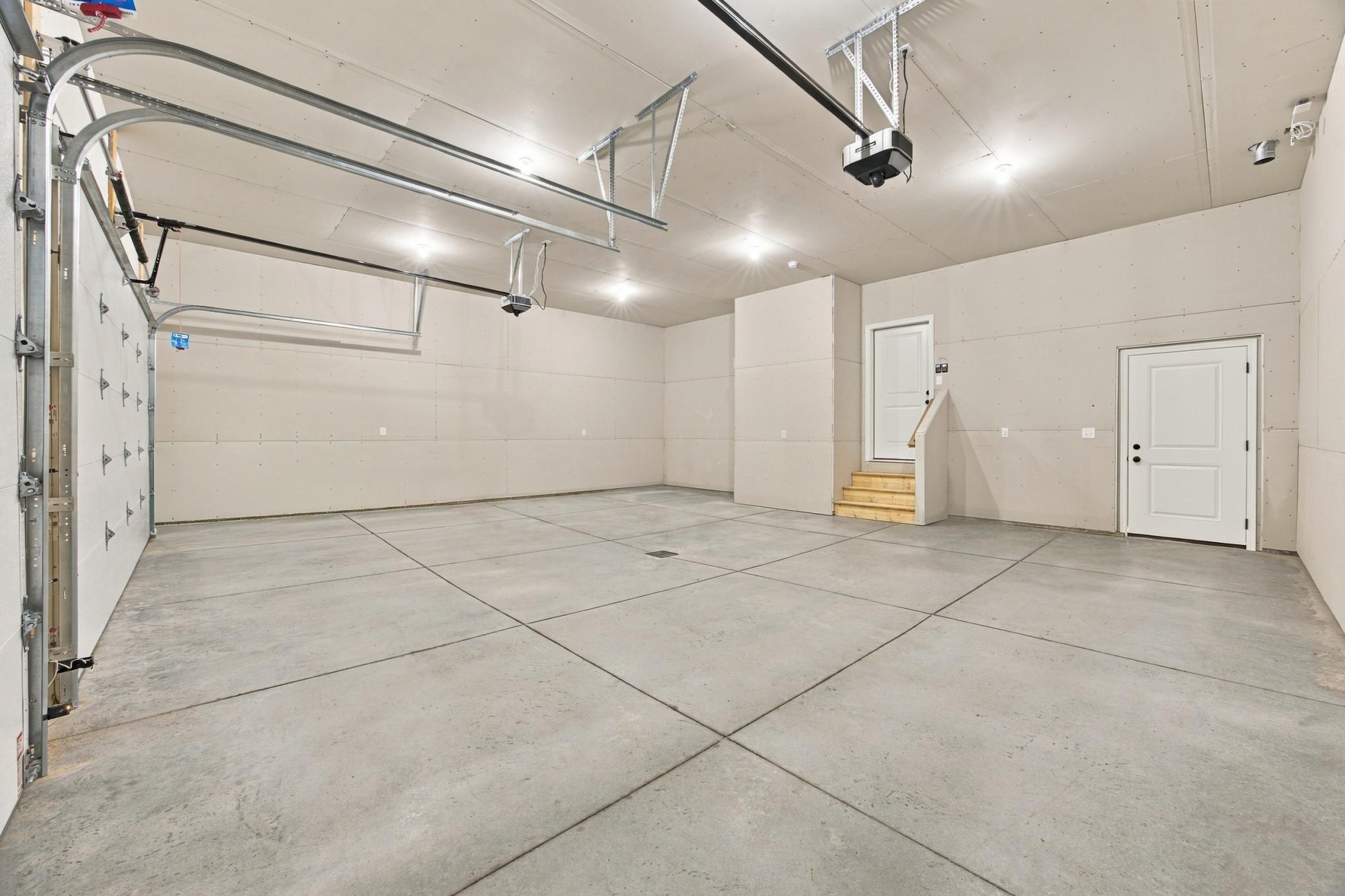 2026 single family home for sale at 979 61st Avenue W in West Fargo, ND — 3 bed, 3 bath (photo 30 of 37)