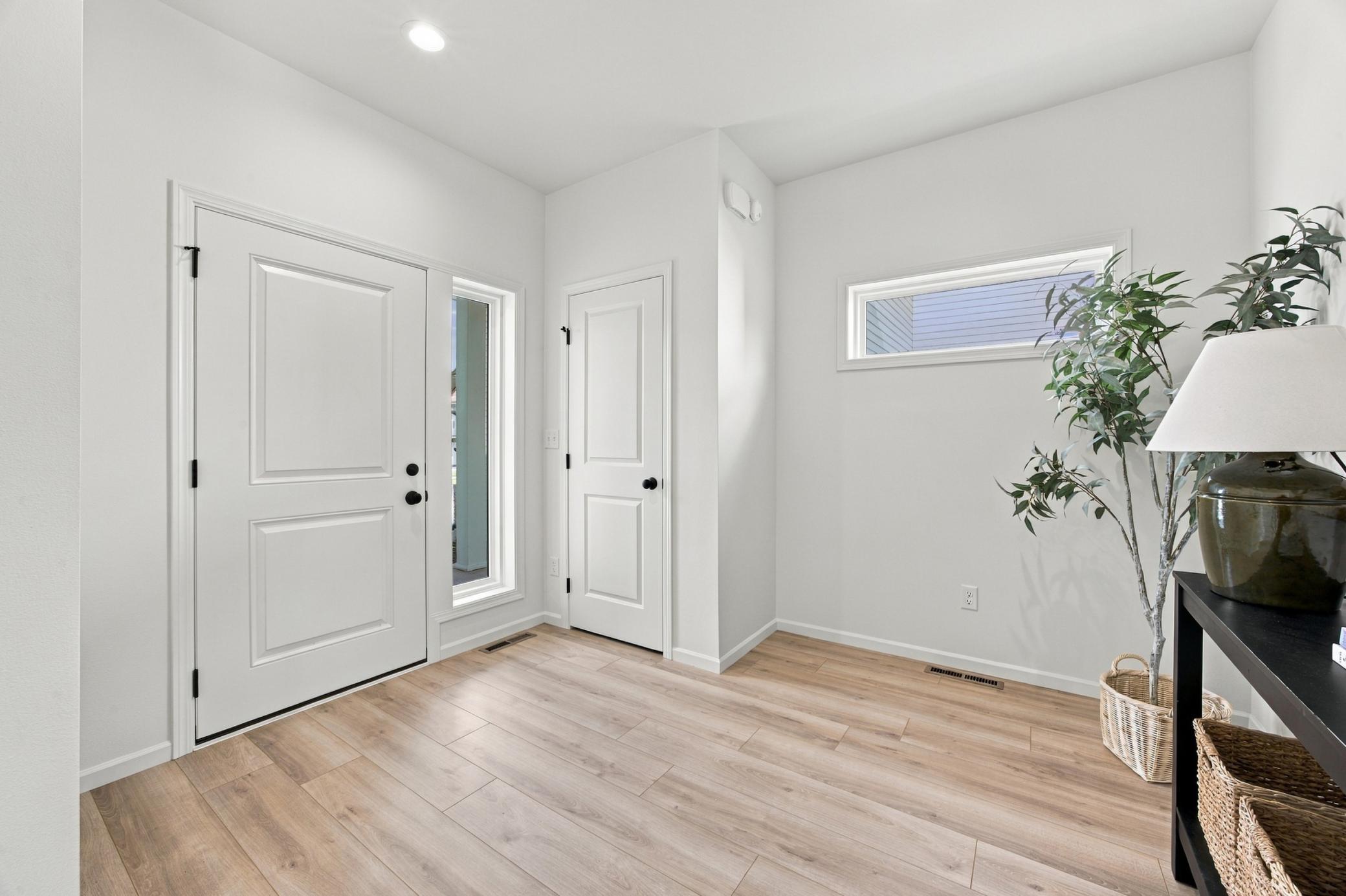 2026 single family home for sale at 979 61st Avenue W in West Fargo, ND — 3 bed, 3 bath (photo 4 of 37)