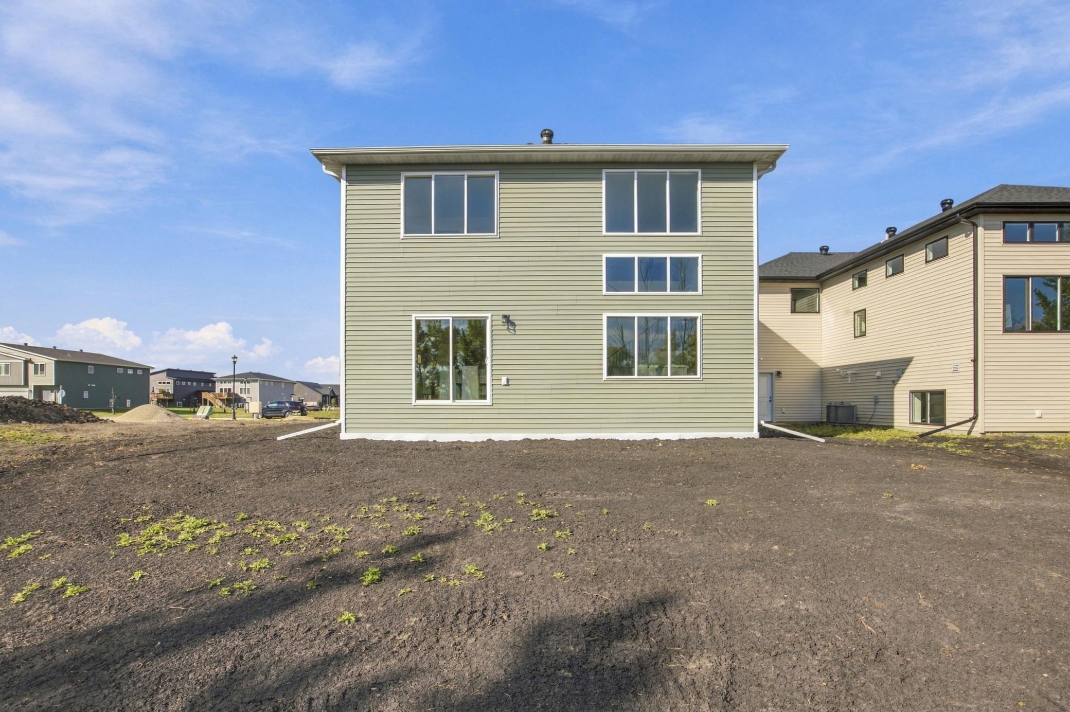 2026 single family home for sale at 979 61st Avenue W in West Fargo, ND — 3 bed, 3 bath (photo 31 of 37)
