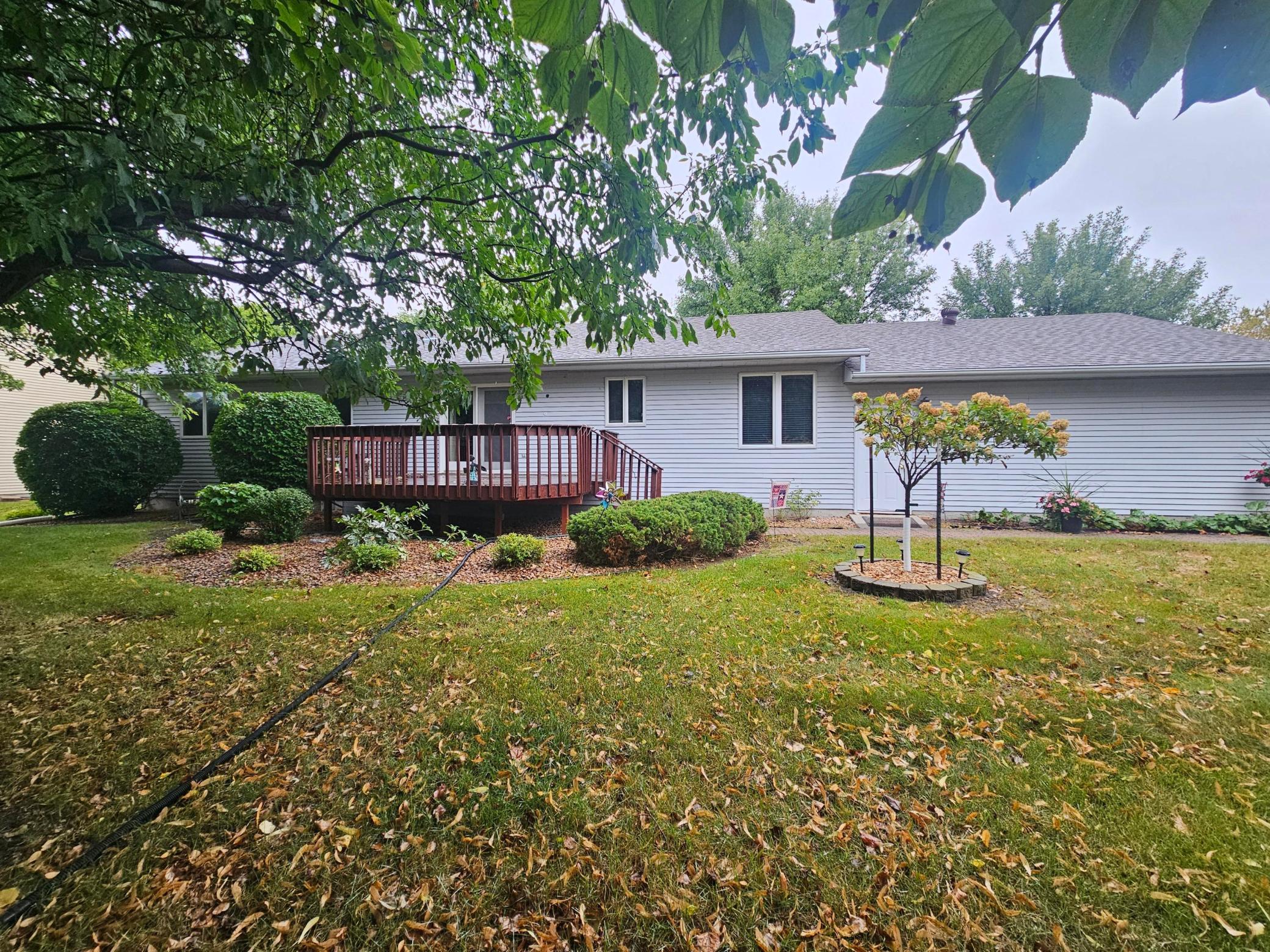 1995 single family home for sale at 1409 6th Avenue N in Wahpeton, ND — 4 bed, 3 bath (photo 3 of 32)