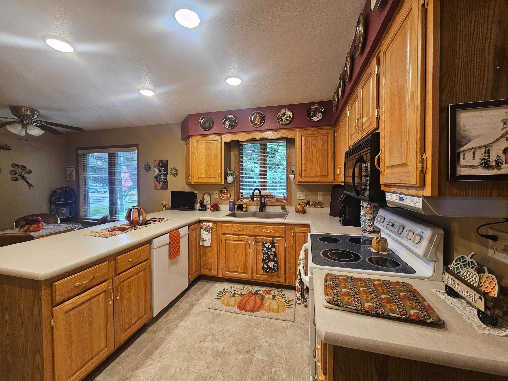 1995 single family home for sale at 1409 6th Avenue N in Wahpeton, ND — 4 bed, 3 bath (photo 8 of 32)
