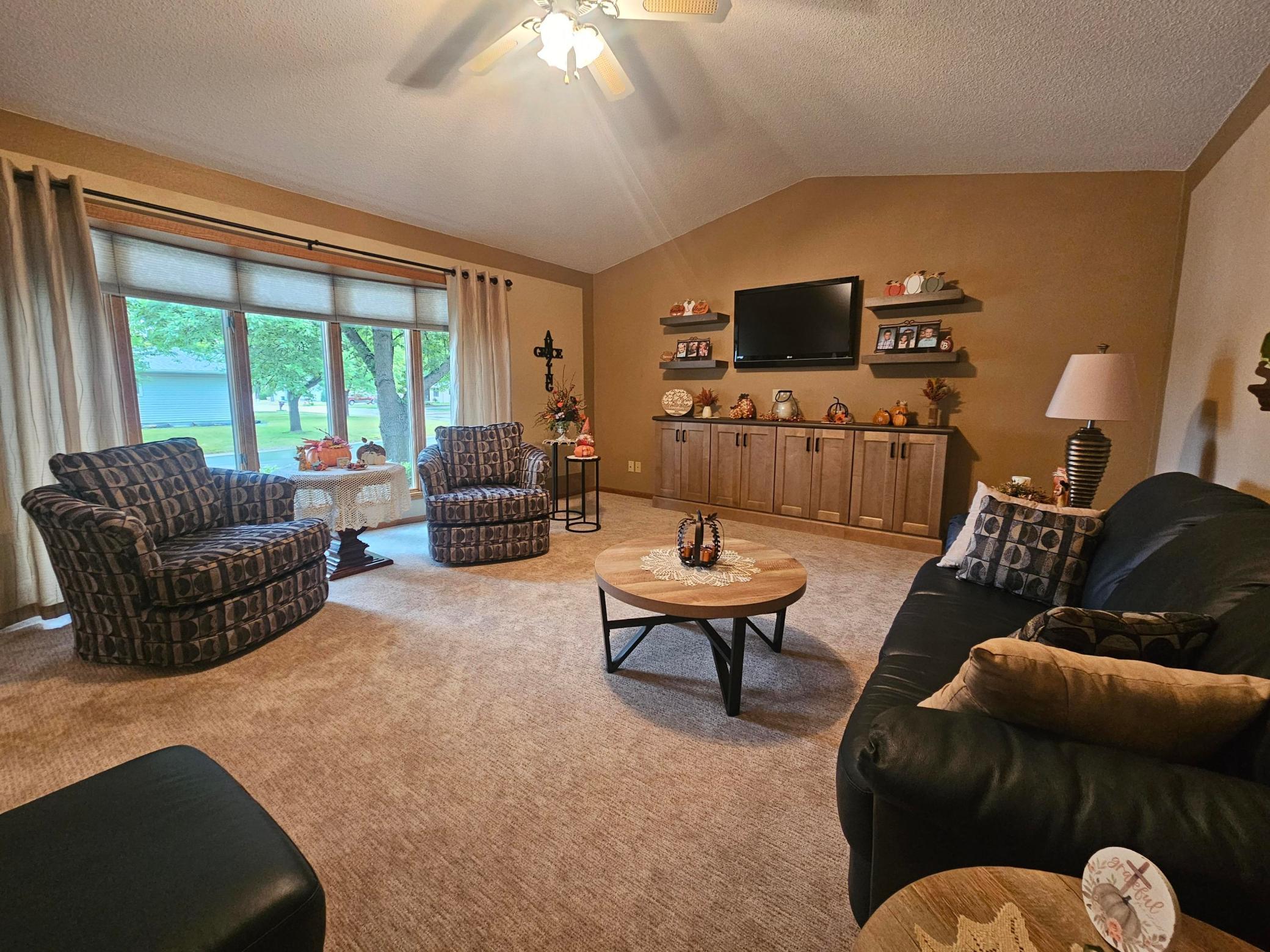 1995 single family home for sale at 1409 6th Avenue N in Wahpeton, ND — 4 bed, 3 bath (photo 9 of 32)
