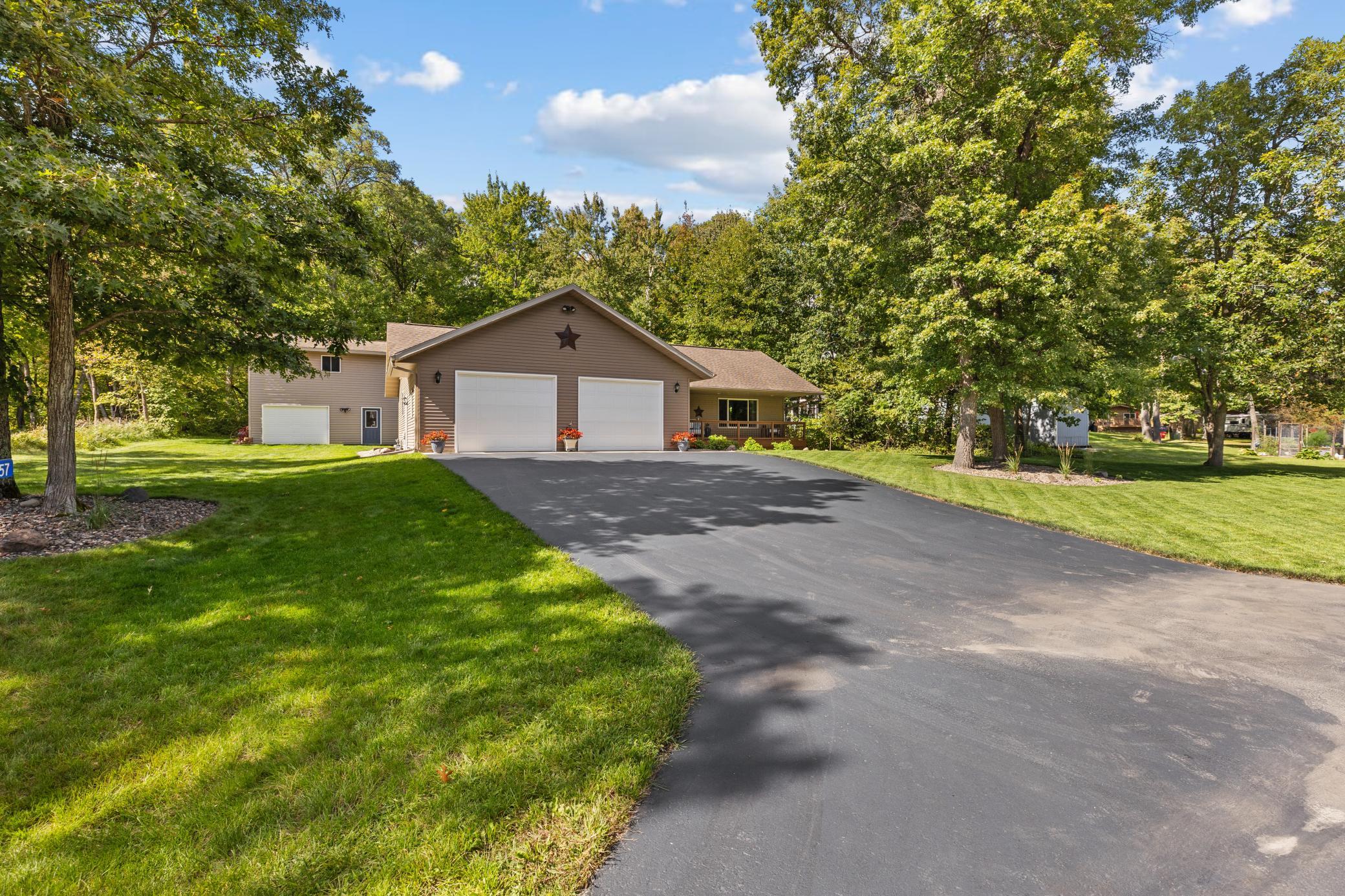 2005 single family home for sale at 29757 Red Pine Drive in Breezy Point, MN — 4 bed, 3 bath (photo 2 of 53)