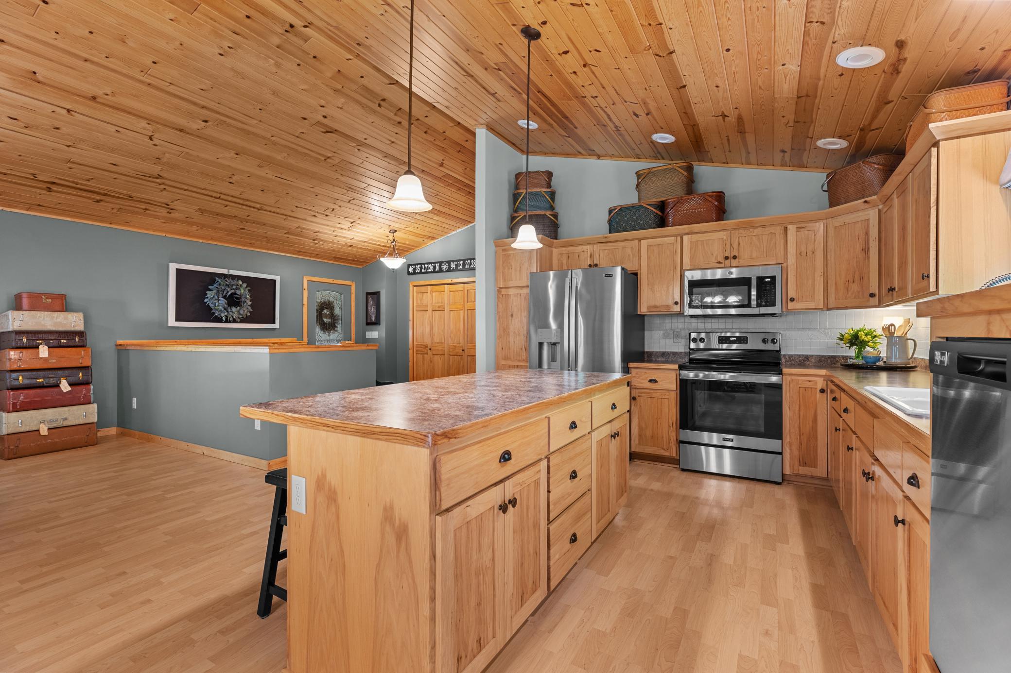 2005 single family home for sale at 29757 Red Pine Drive in Breezy Point, MN — 4 bed, 3 bath (photo 11 of 53)