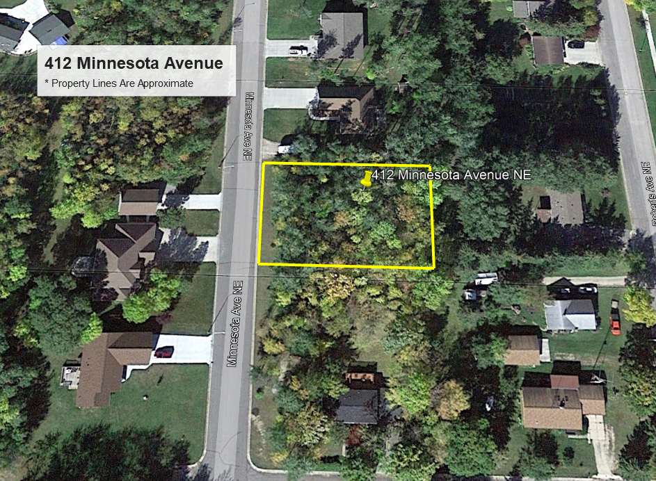 land for sale at 412 Minnesota Avenue NE in Warroad, MN