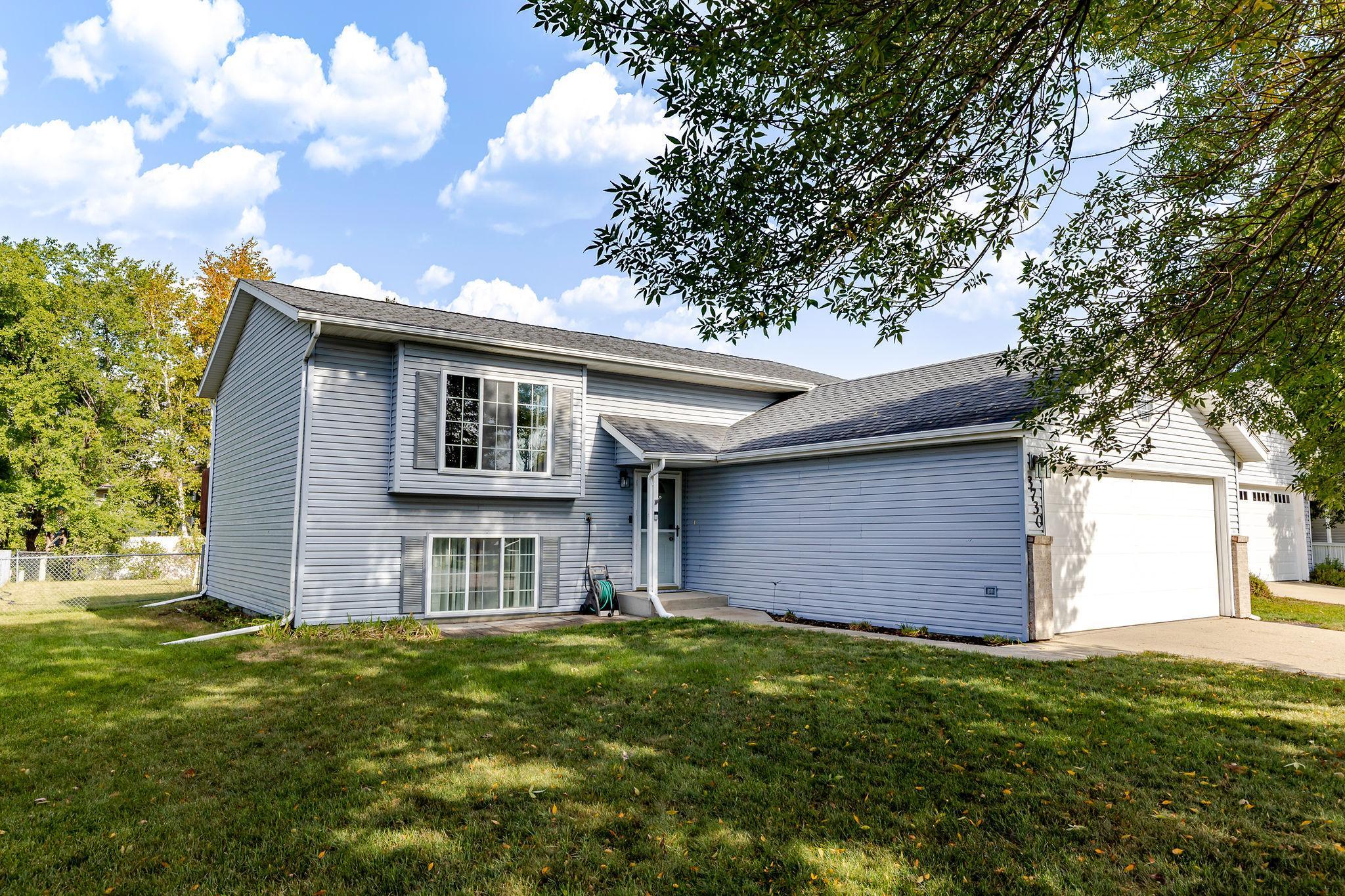 1995 single family home for sale at 3730 Village Green Circle in Moorhead, MN — 4 bed, 2 bath (photo 2 of 51)