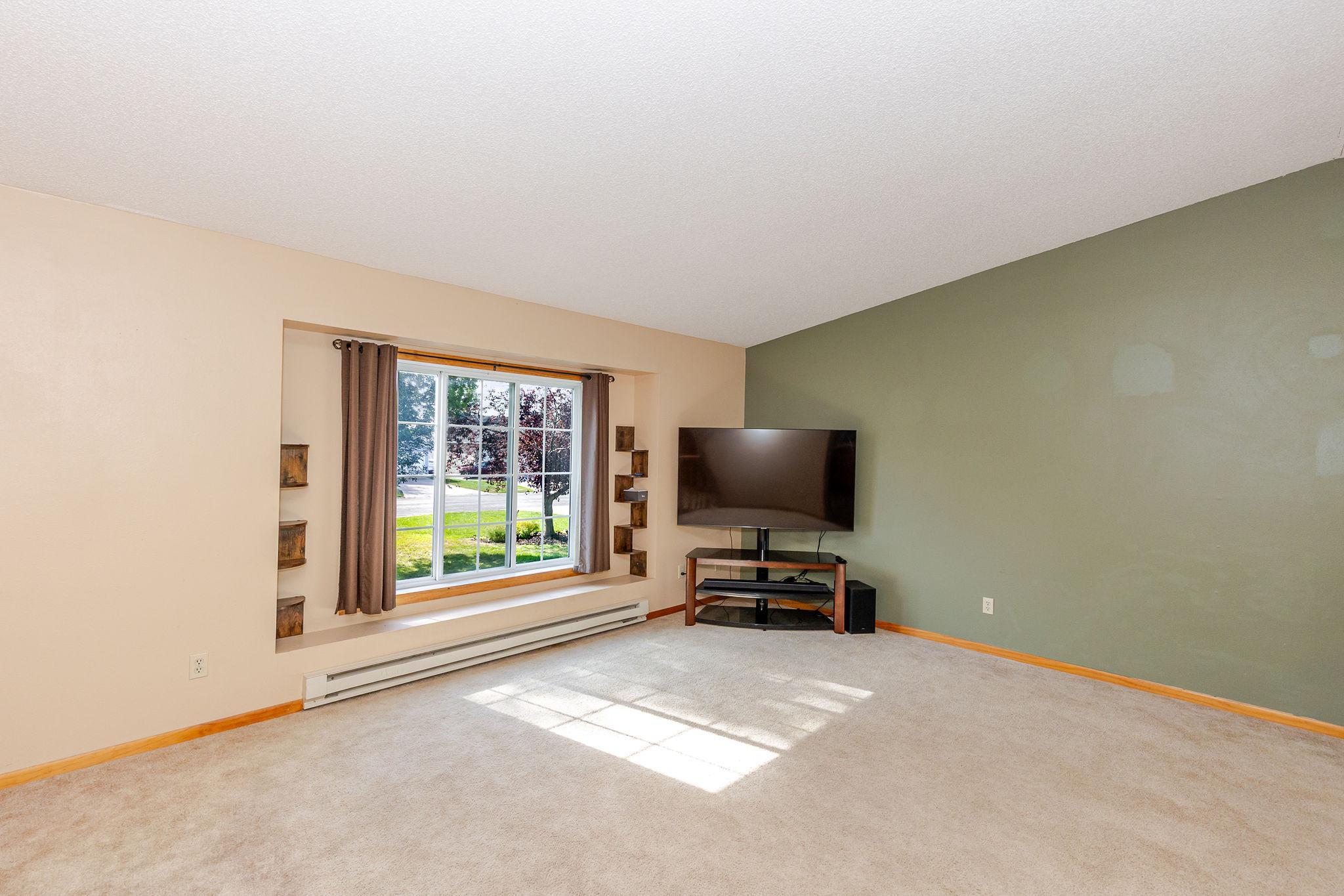 1995 single family home for sale at 3730 Village Green Circle in Moorhead, MN — 4 bed, 2 bath (photo 11 of 51)