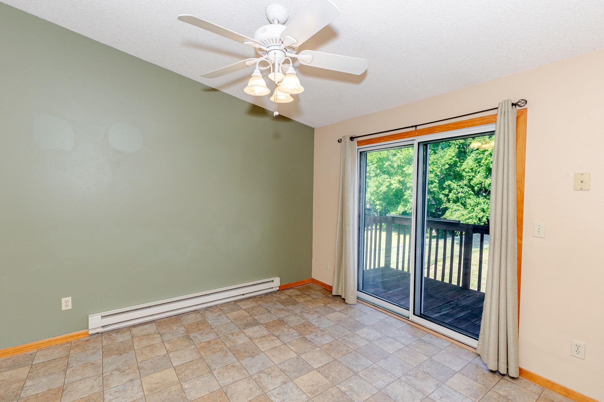 1995 single family home for sale at 3730 Village Green Circle in Moorhead, MN — 4 bed, 2 bath (photo 16 of 51)