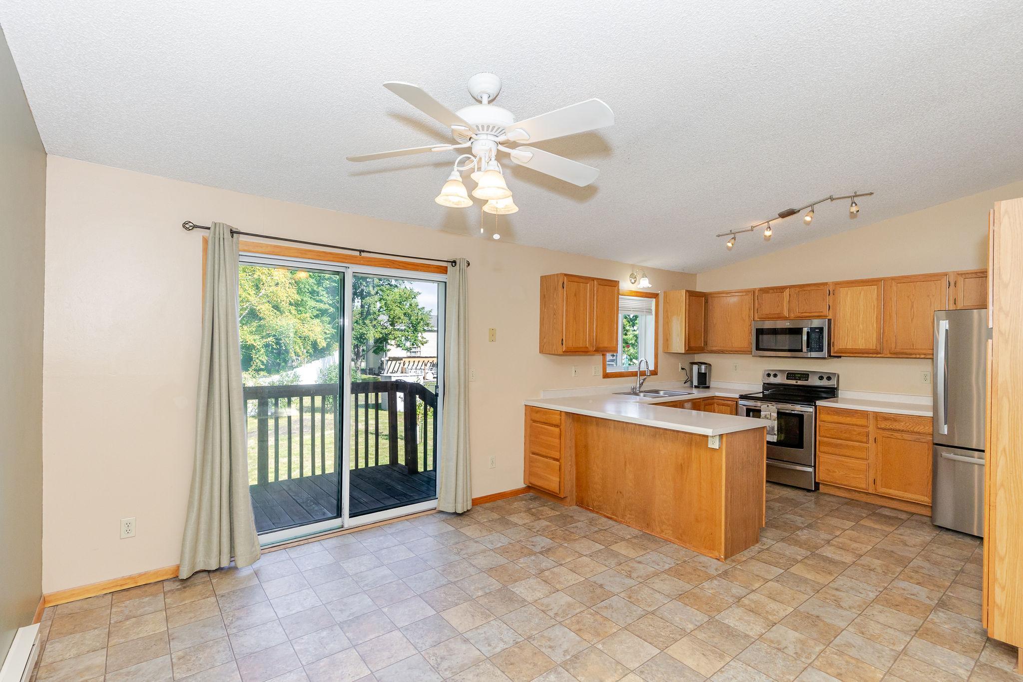 1995 single family home for sale at 3730 Village Green Circle in Moorhead, MN — 4 bed, 2 bath (photo 17 of 51)