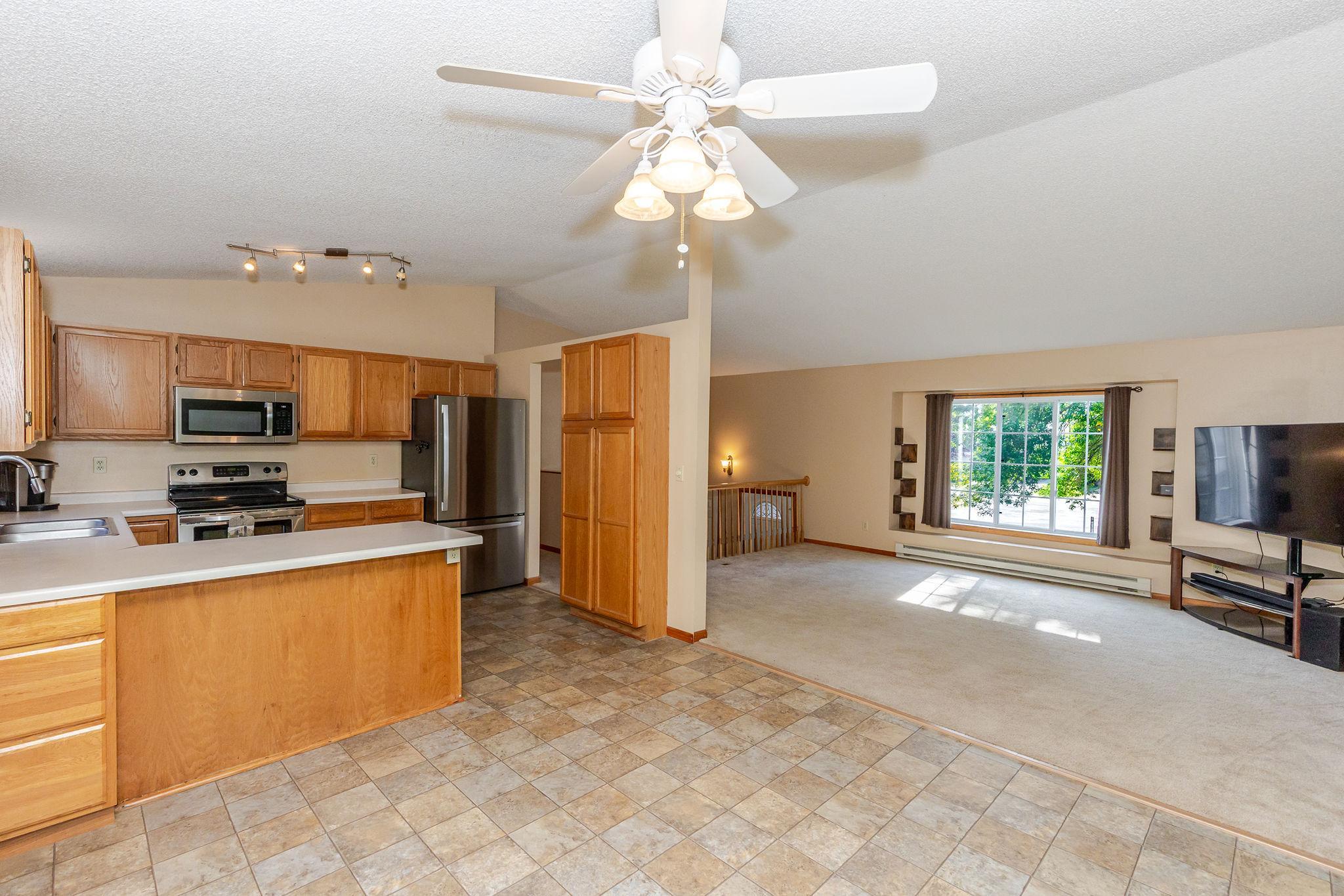 1995 single family home for sale at 3730 Village Green Circle in Moorhead, MN — 4 bed, 2 bath (photo 18 of 51)